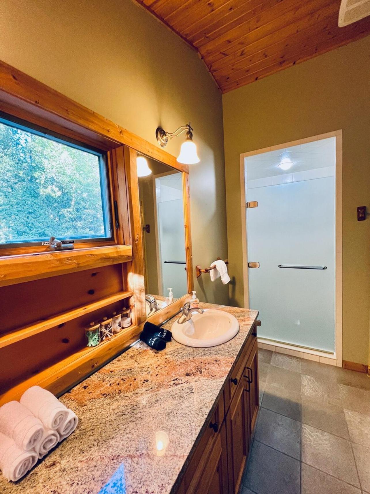 Monarch Lodge, Giant Riverview, Hot Tub, Fireplace
