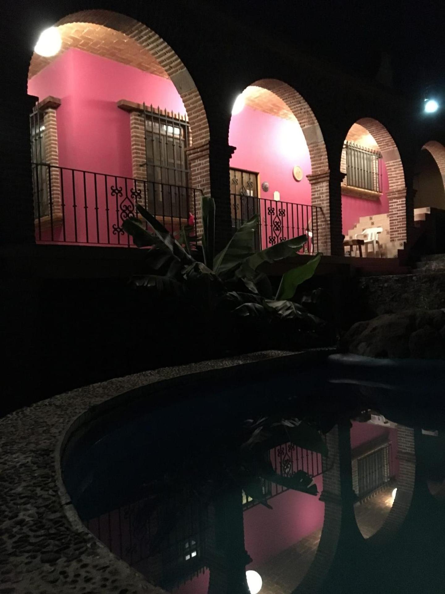 La Escondida, alberca, jardín, asador y vistas