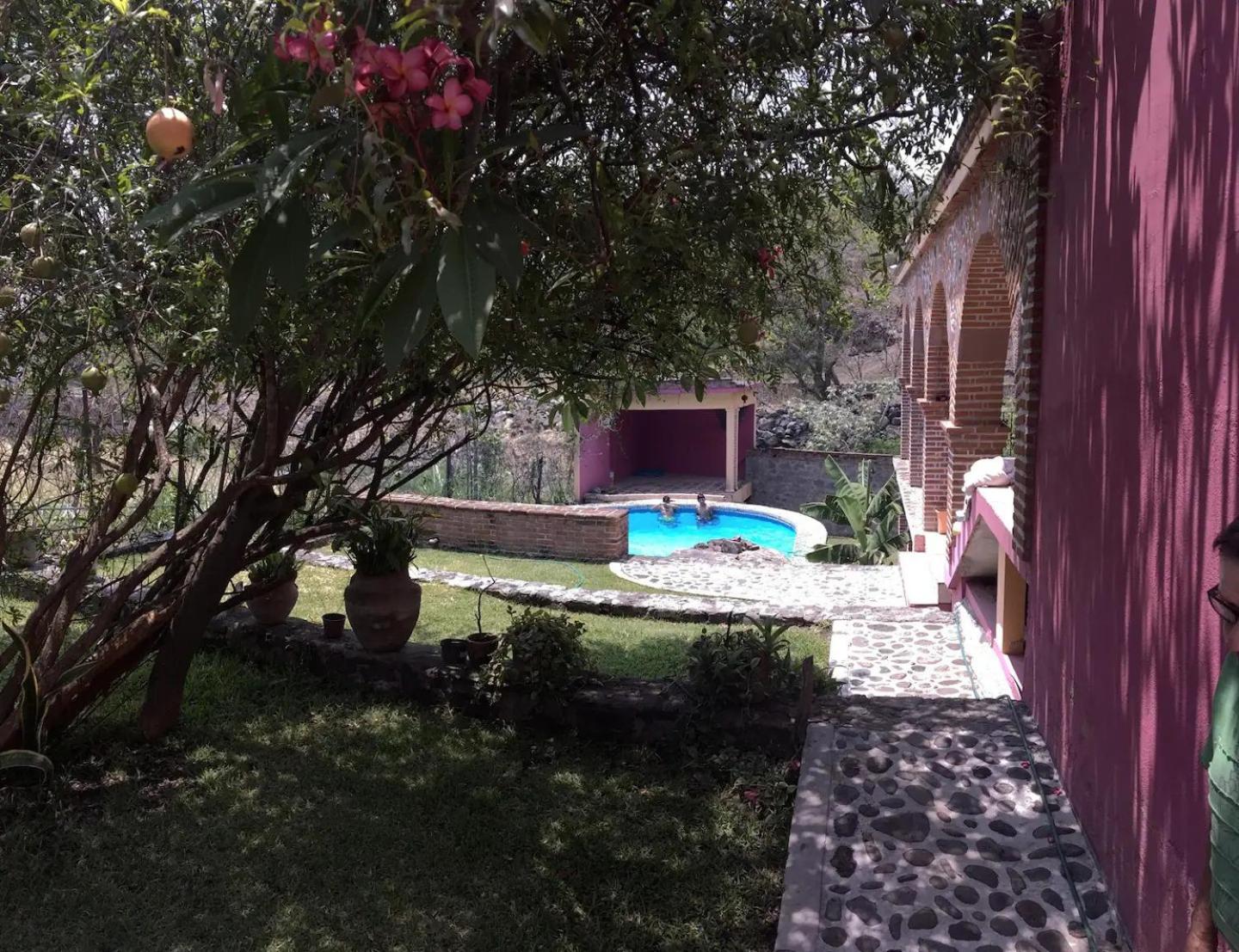 La Escondida, alberca, jardín, asador y vistas