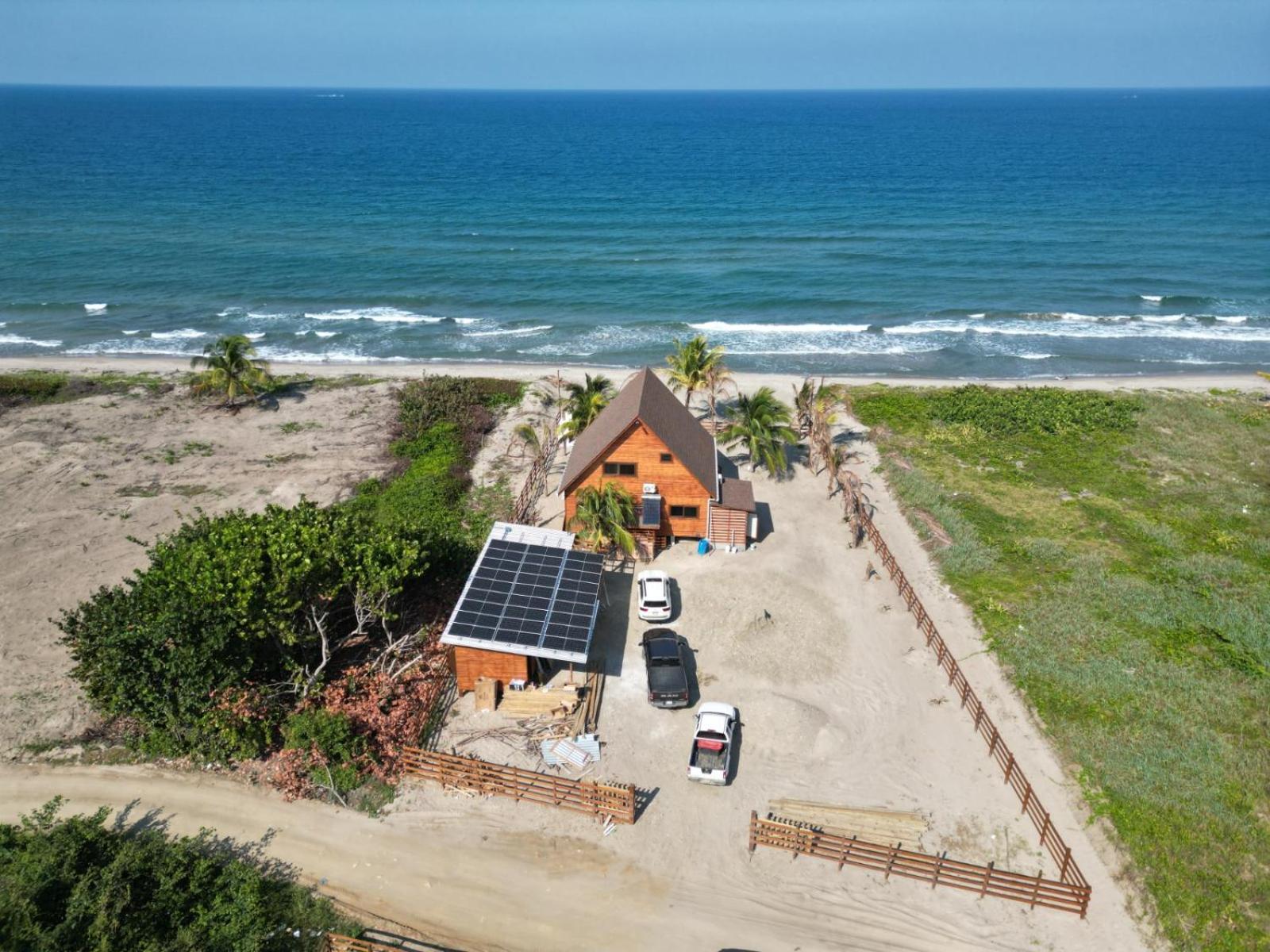 Ocean front and lagoon on the back Eco- house view 4