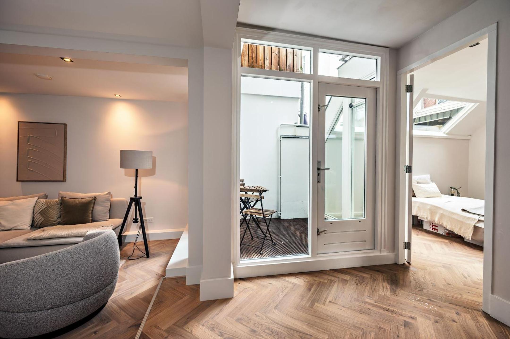 Spacious Room in the Center!