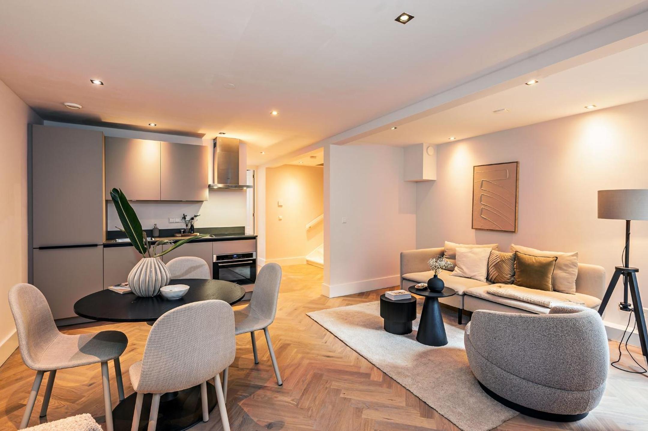 Spacious Room in the Center!