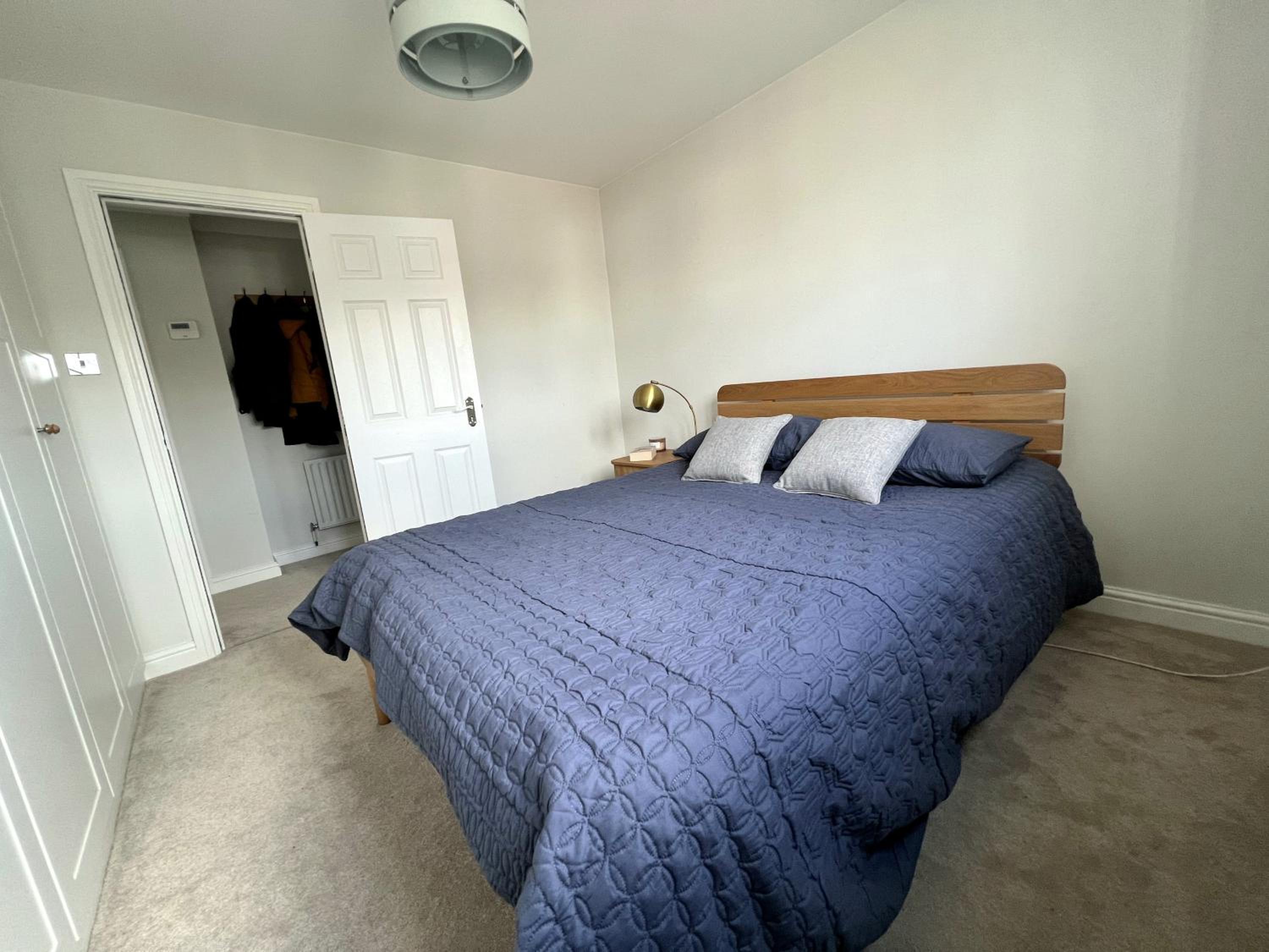 Central Wimbledon Apartment with Parking