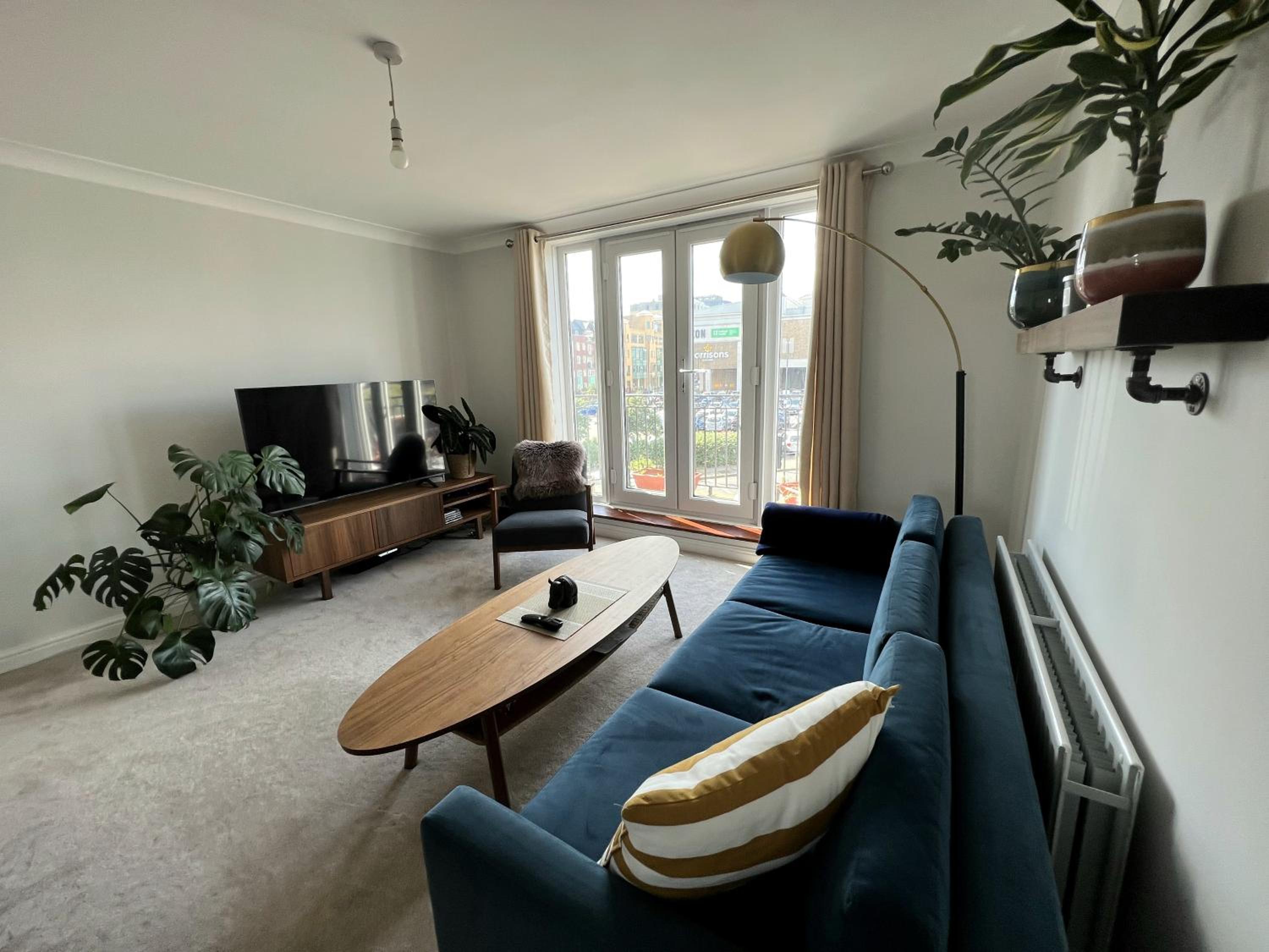 Central Wimbledon Apartment with Parking