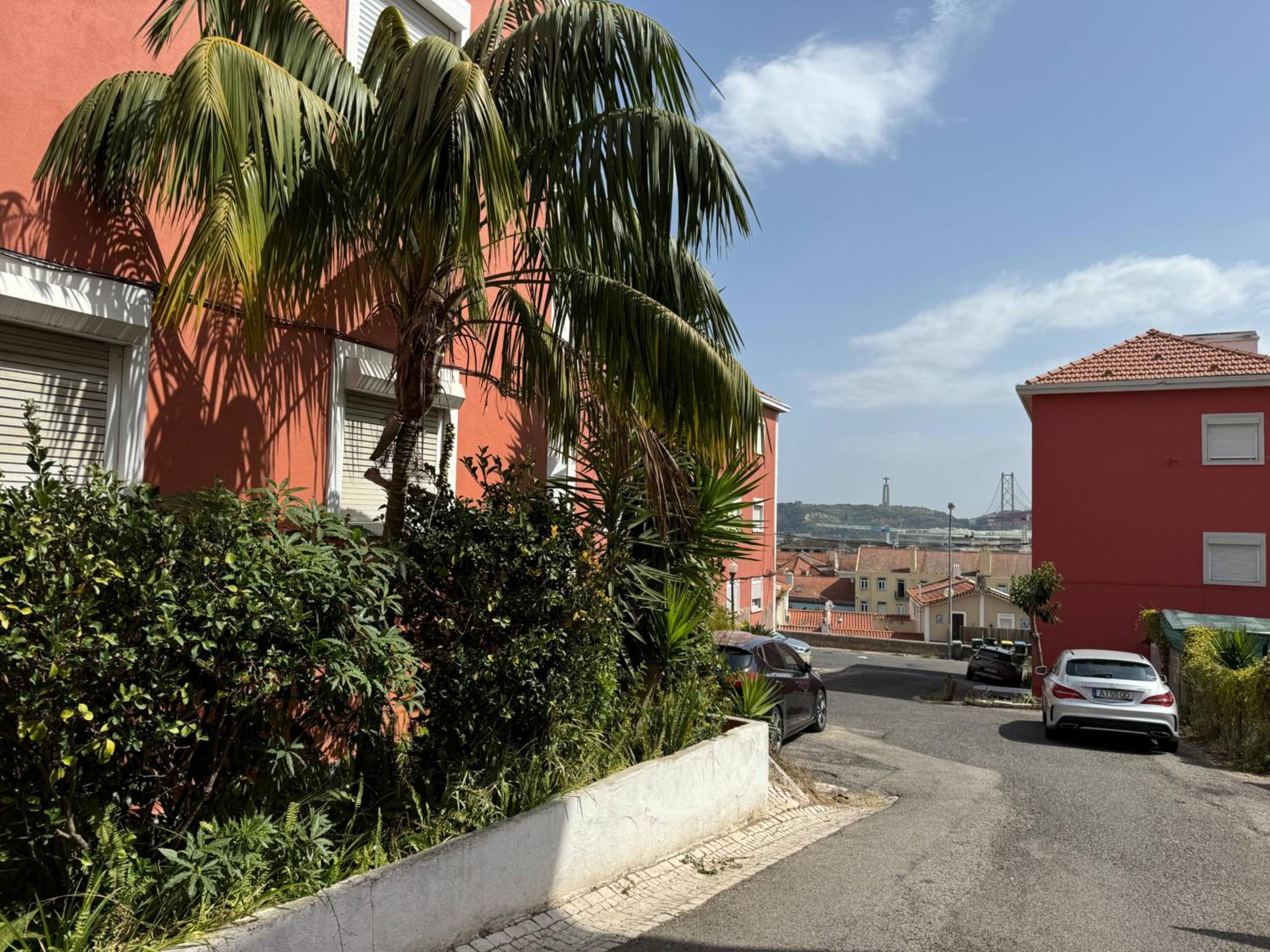 River 2-Bedroom Apartment with Terrace in Alcântara