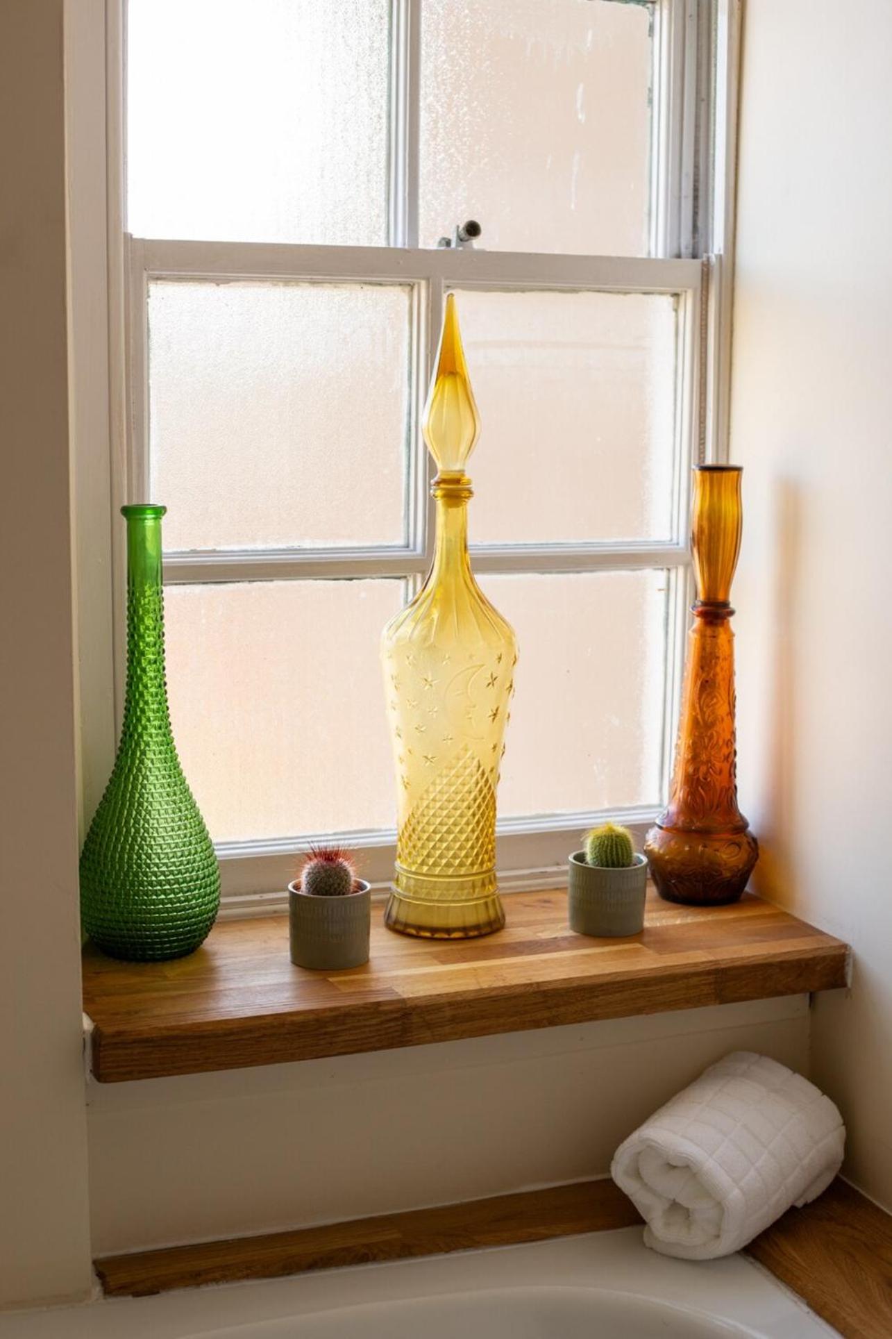 Half Moon House - Timeless Charm with Sea Views view 2