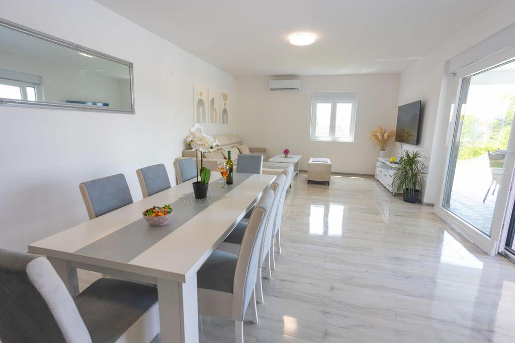 Villa La Vita, Ljubuški