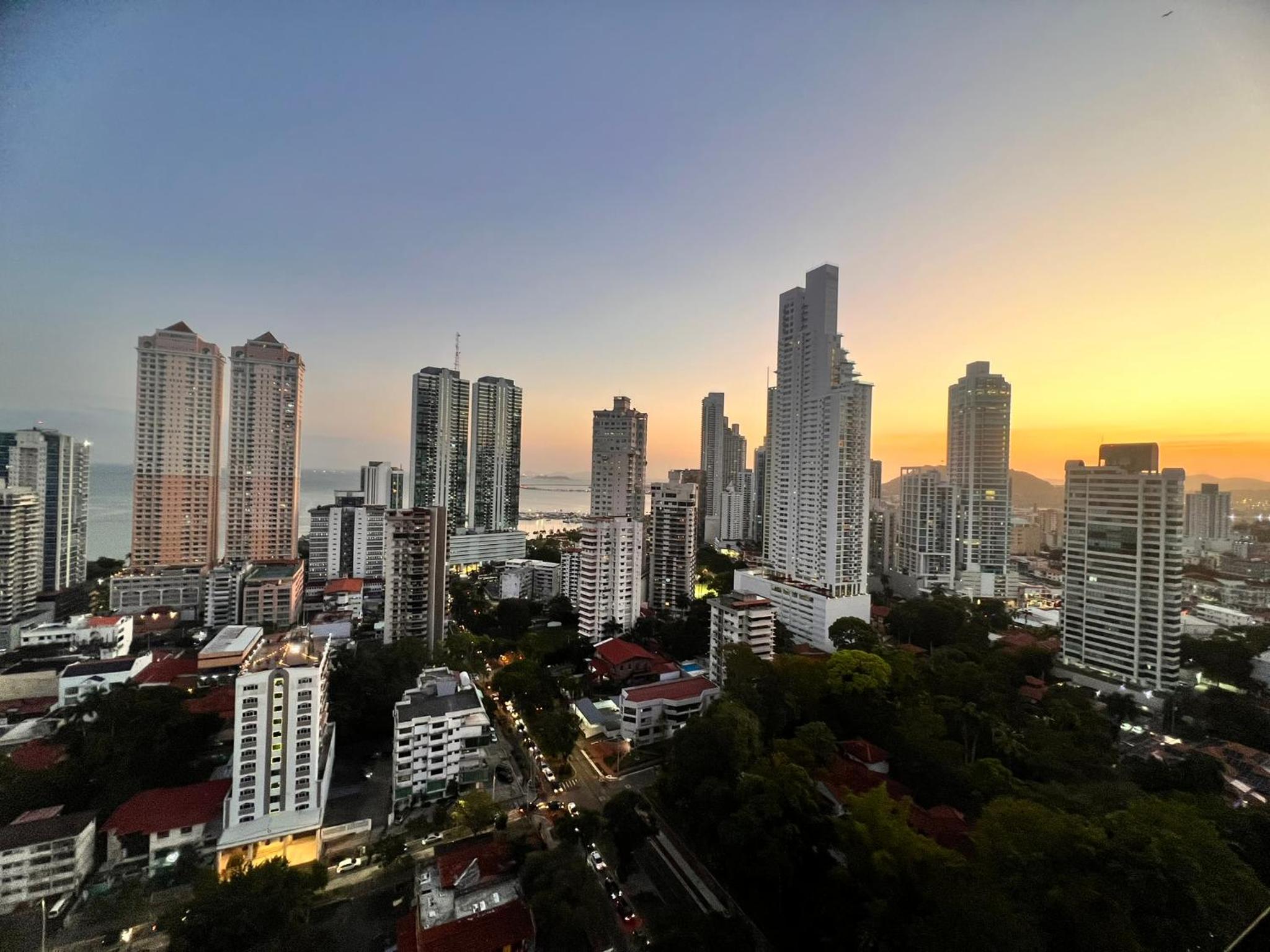 Apartamento con calor de hogar 24A view 4
