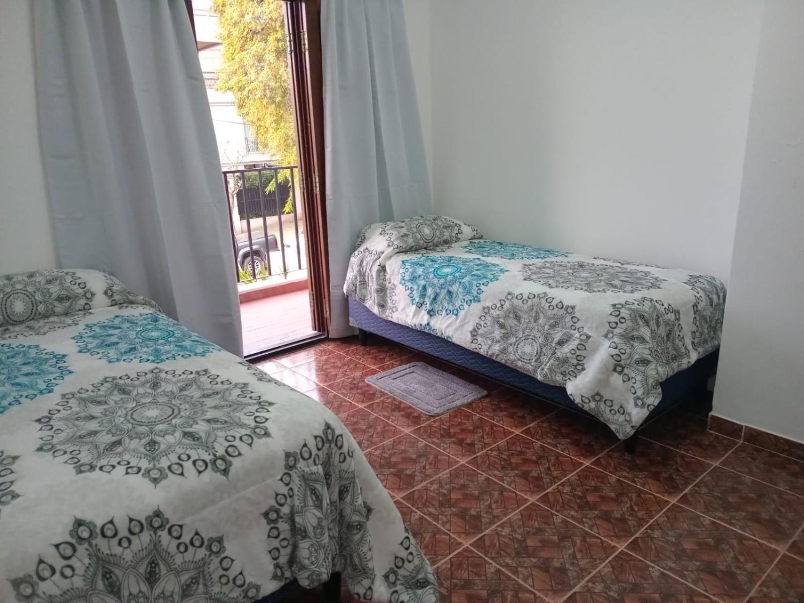 Amplia casa en planta alta en Av Mitre Parque Urquiza