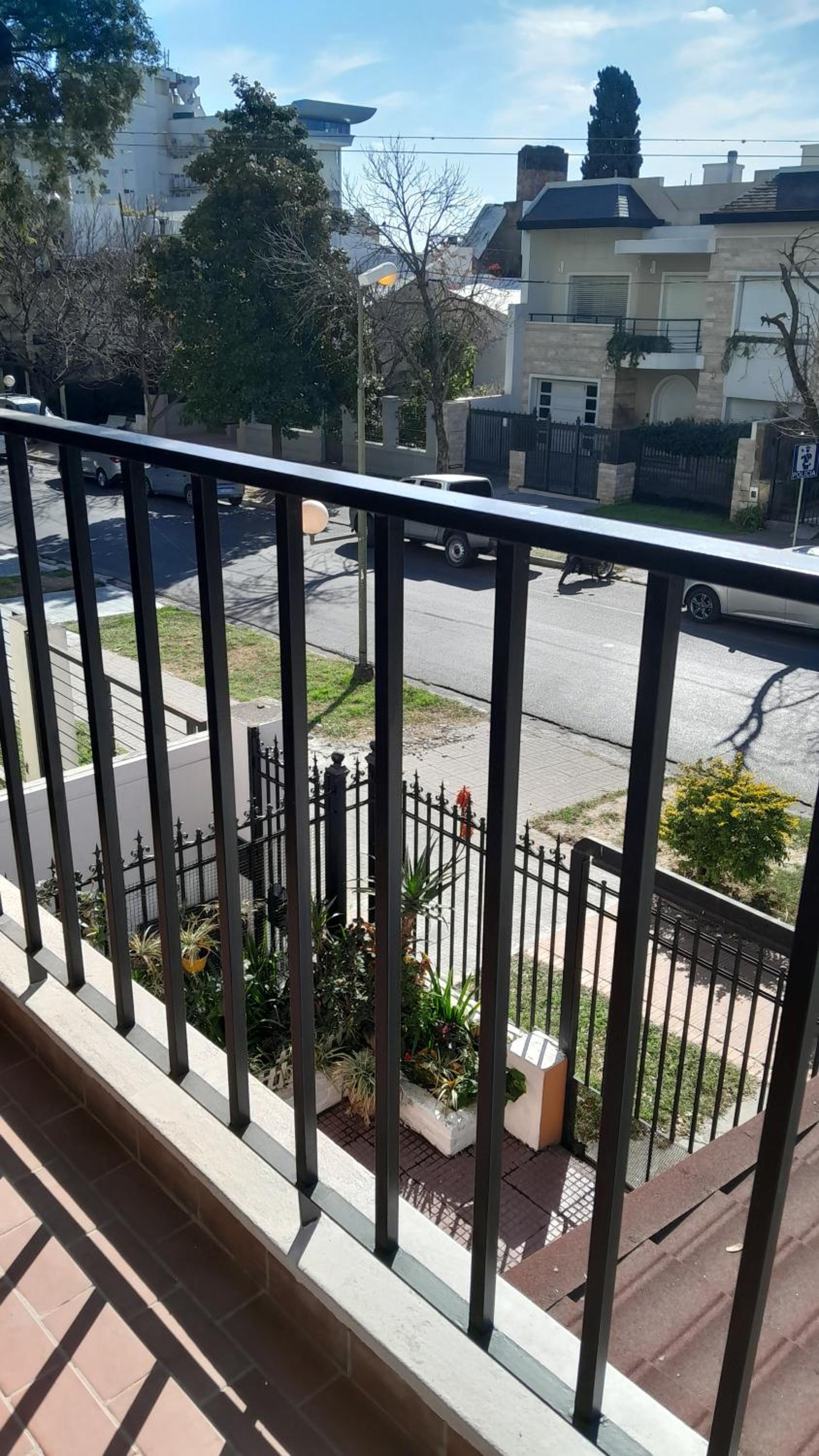 Amplia casa en planta alta en Av Mitre Parque Urquiza