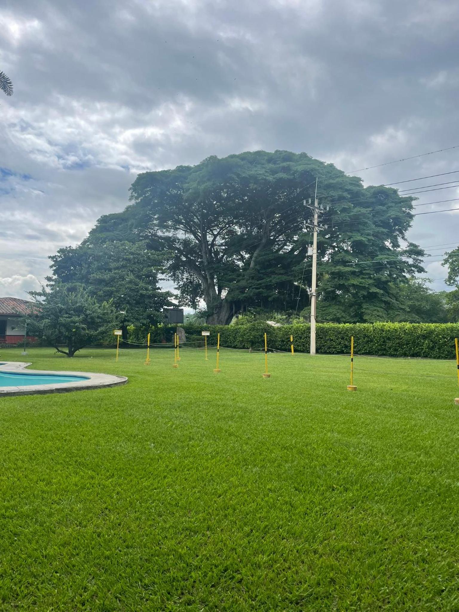 Habitacion Casa Campestre con piscina en Buga