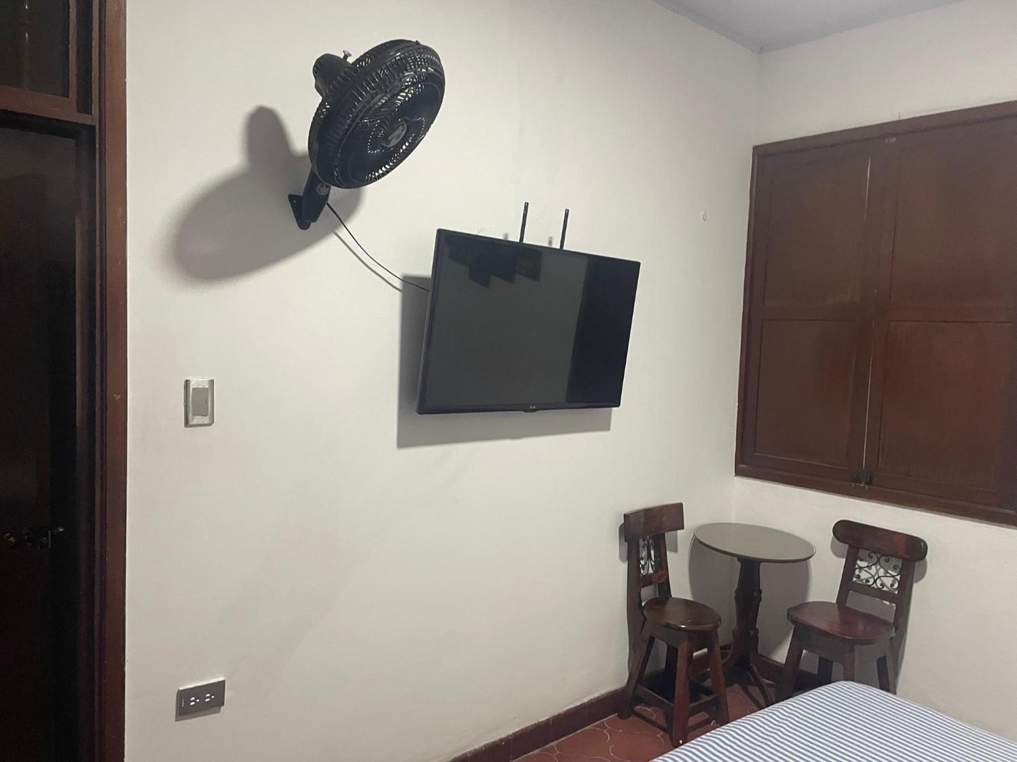 Habitacion Casa Campestre con piscina en Buga