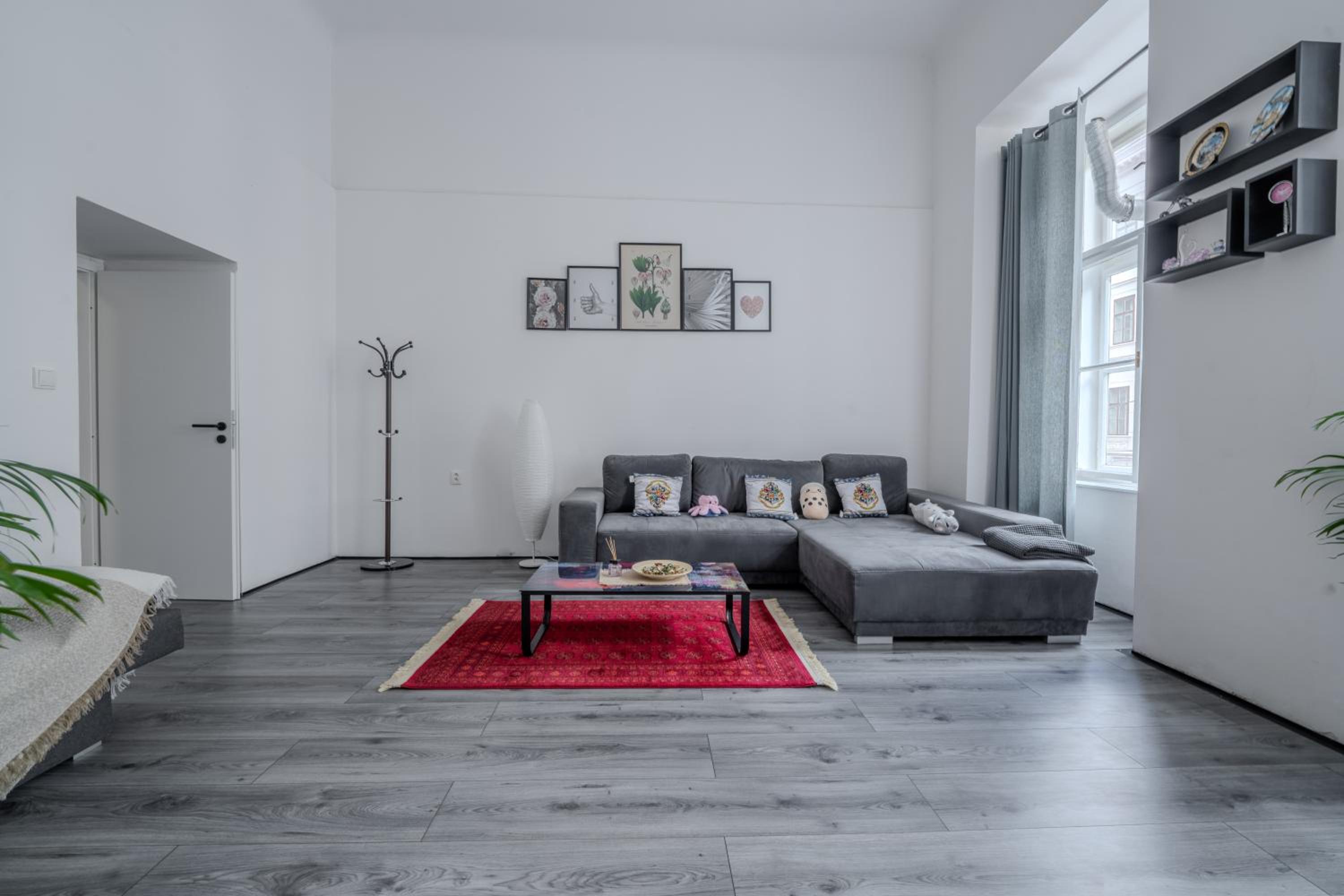 Large Historic Home by Charles Bridge & Parking