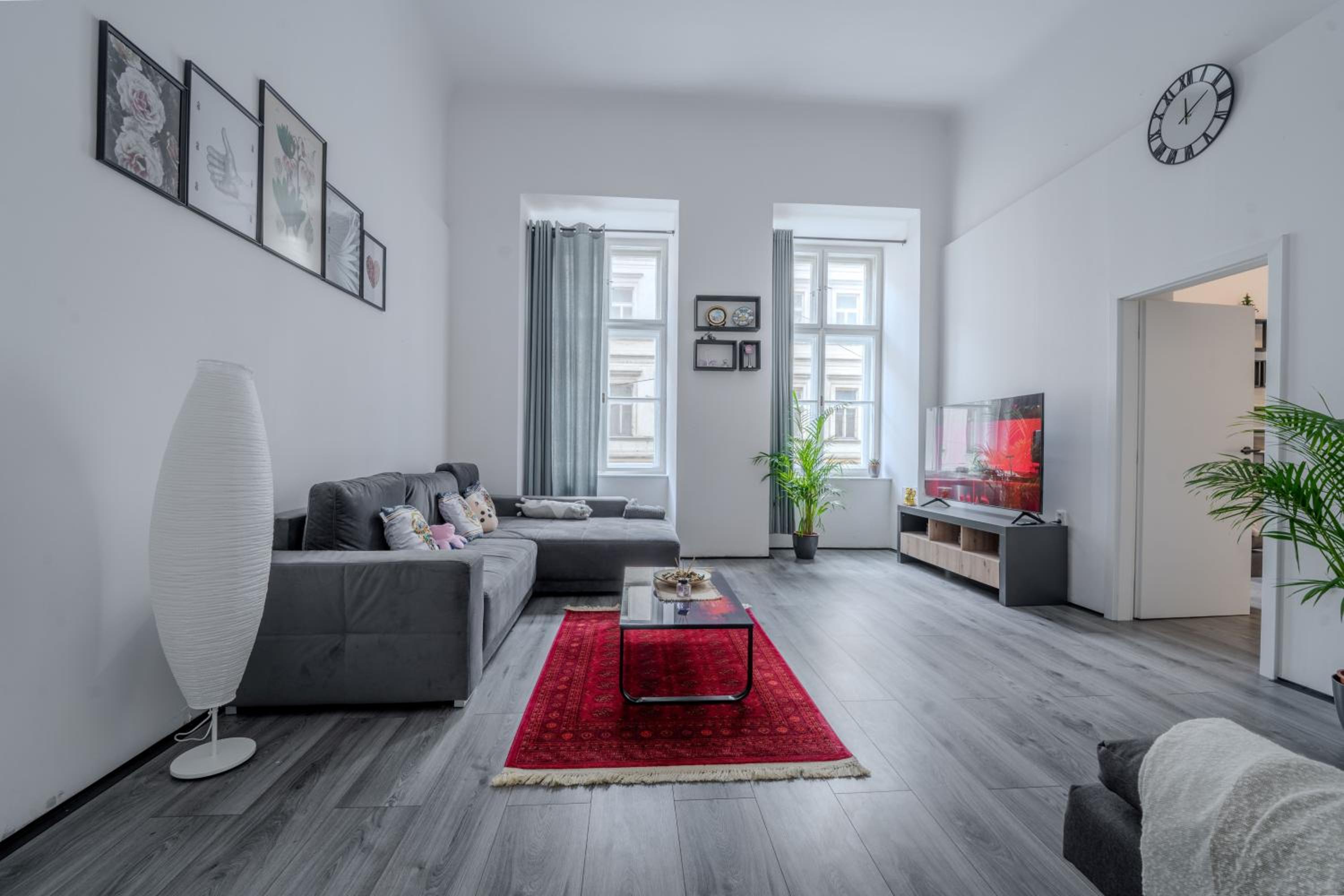 Large Historic Home by Charles Bridge & Parking