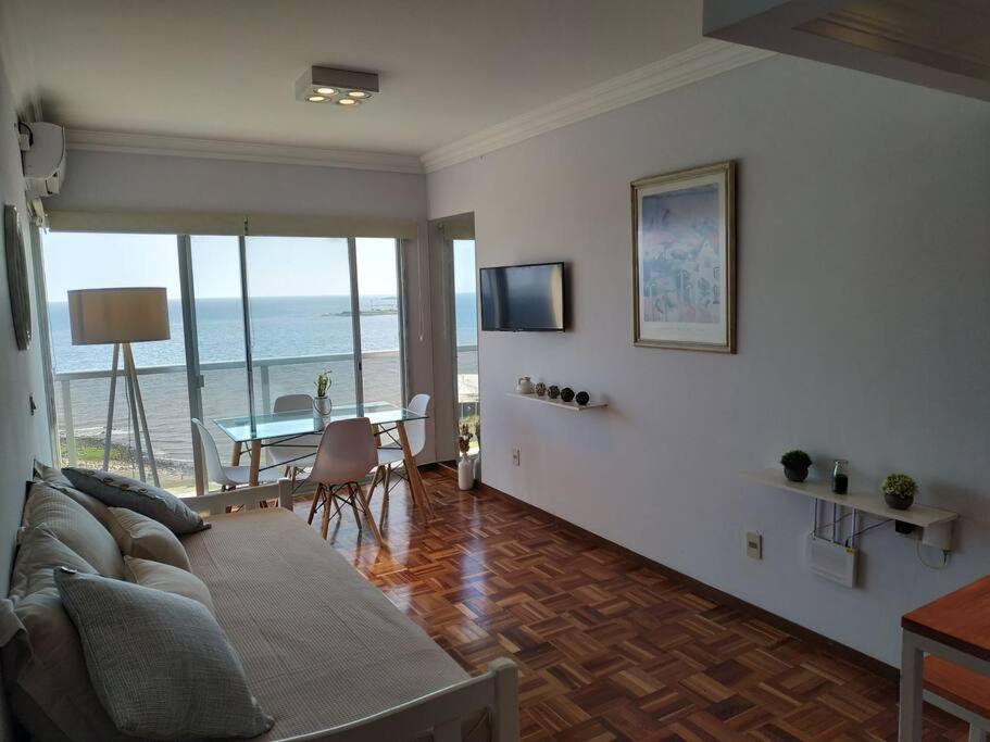 Moderno apto en piso 9 con vista a Playa Pocitos! view 5