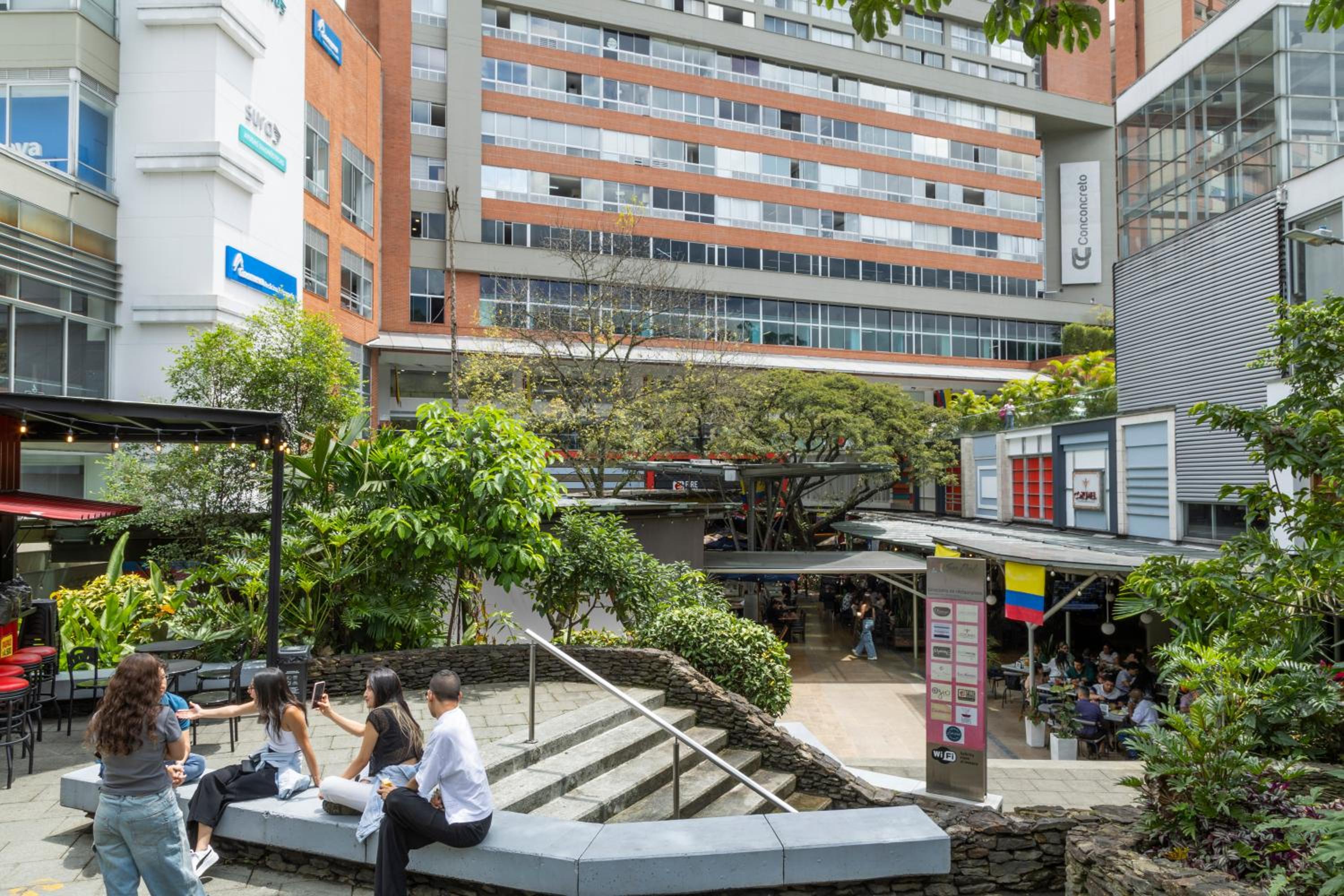 Poblado excelente ubicación central