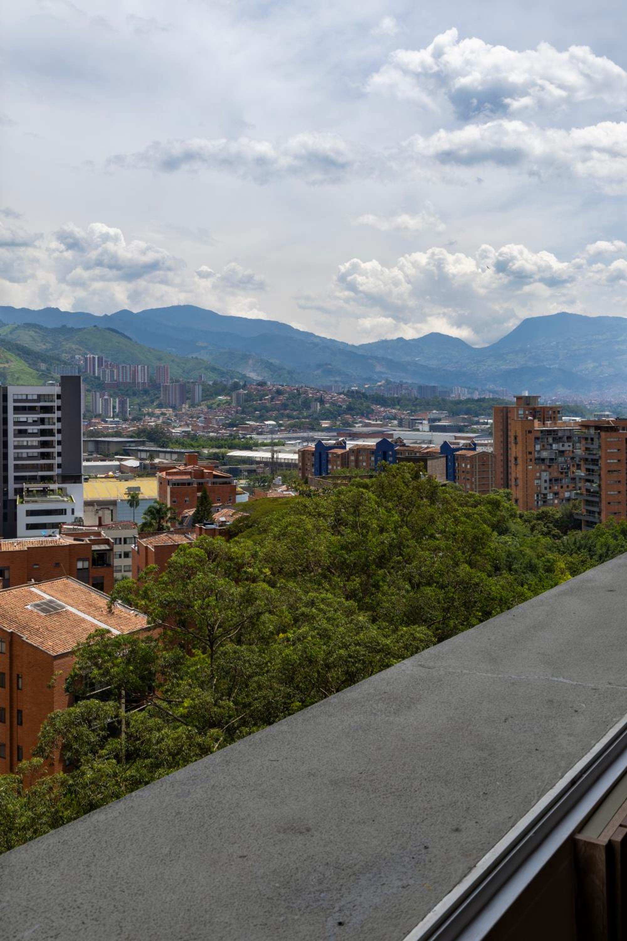 Poblado excelente ubicación central