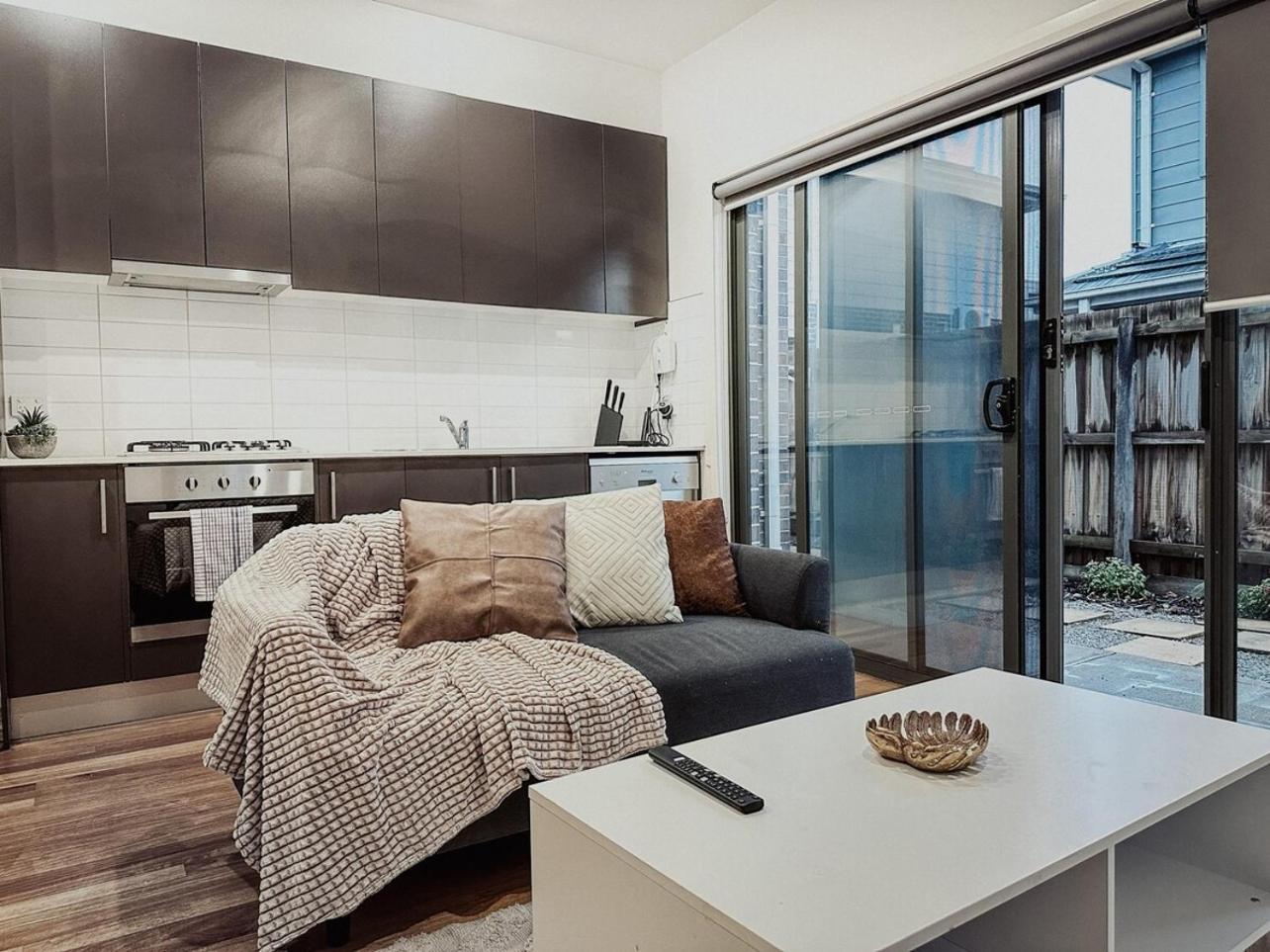 Glenroy 2BR1BA in Townhouse ParkingWi-FiBath