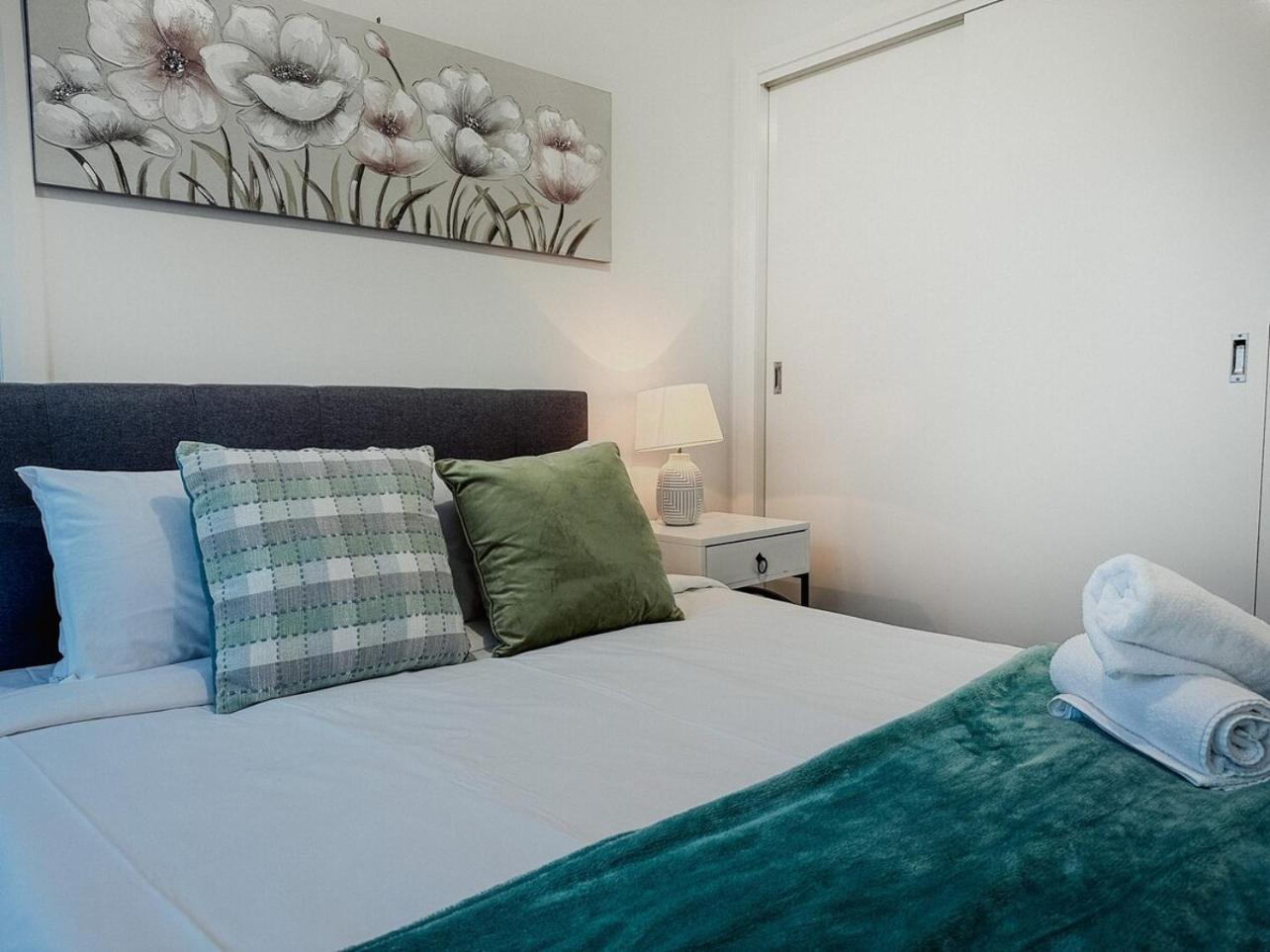 Glenroy 2BR1BA in Townhouse ParkingWi-FiBath