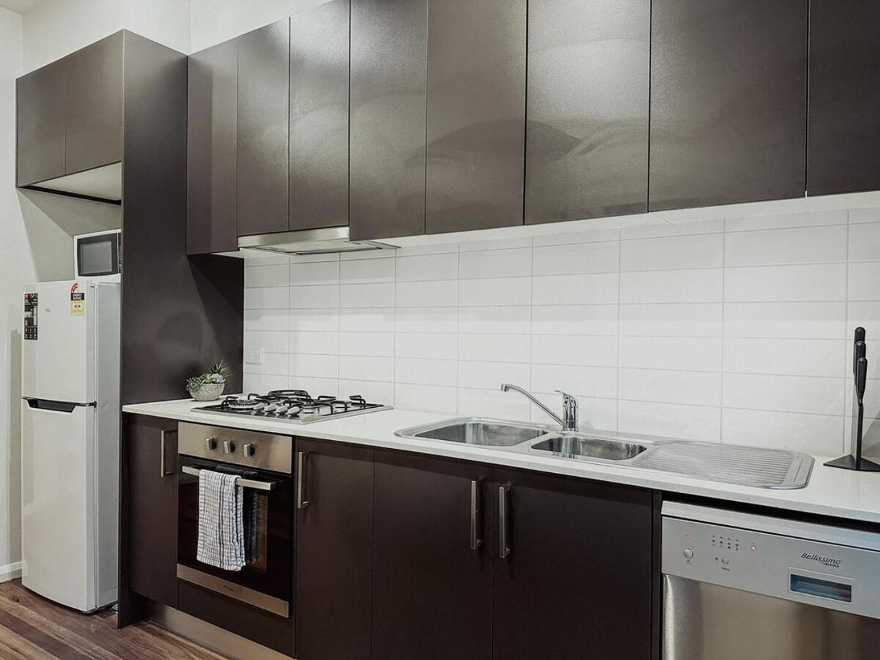 Glenroy 2BR1BA in Townhouse ParkingWi-FiBath