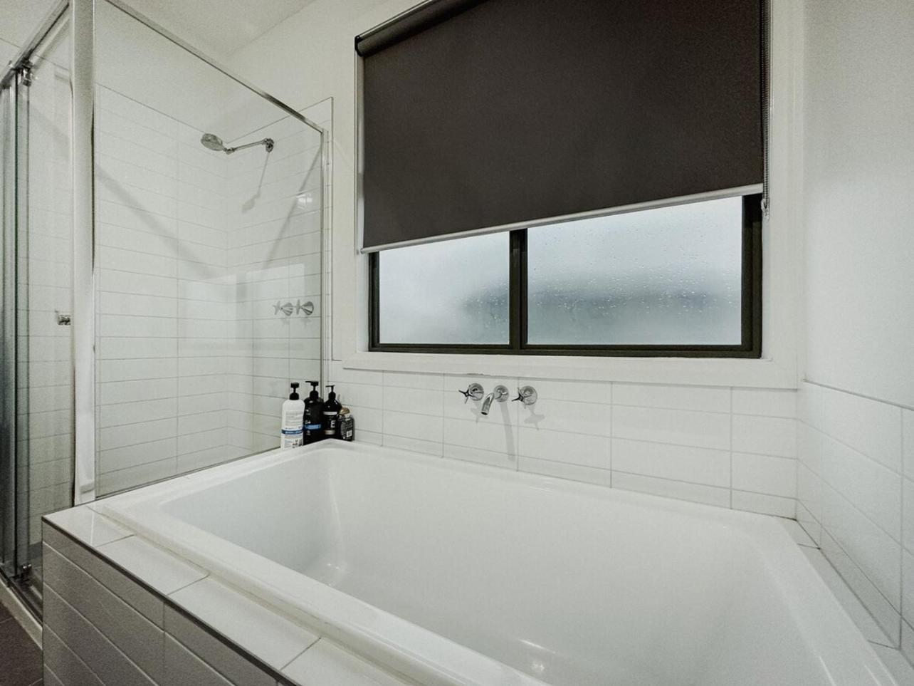 Glenroy 2BR1BA in Townhouse ParkingWi-FiBath