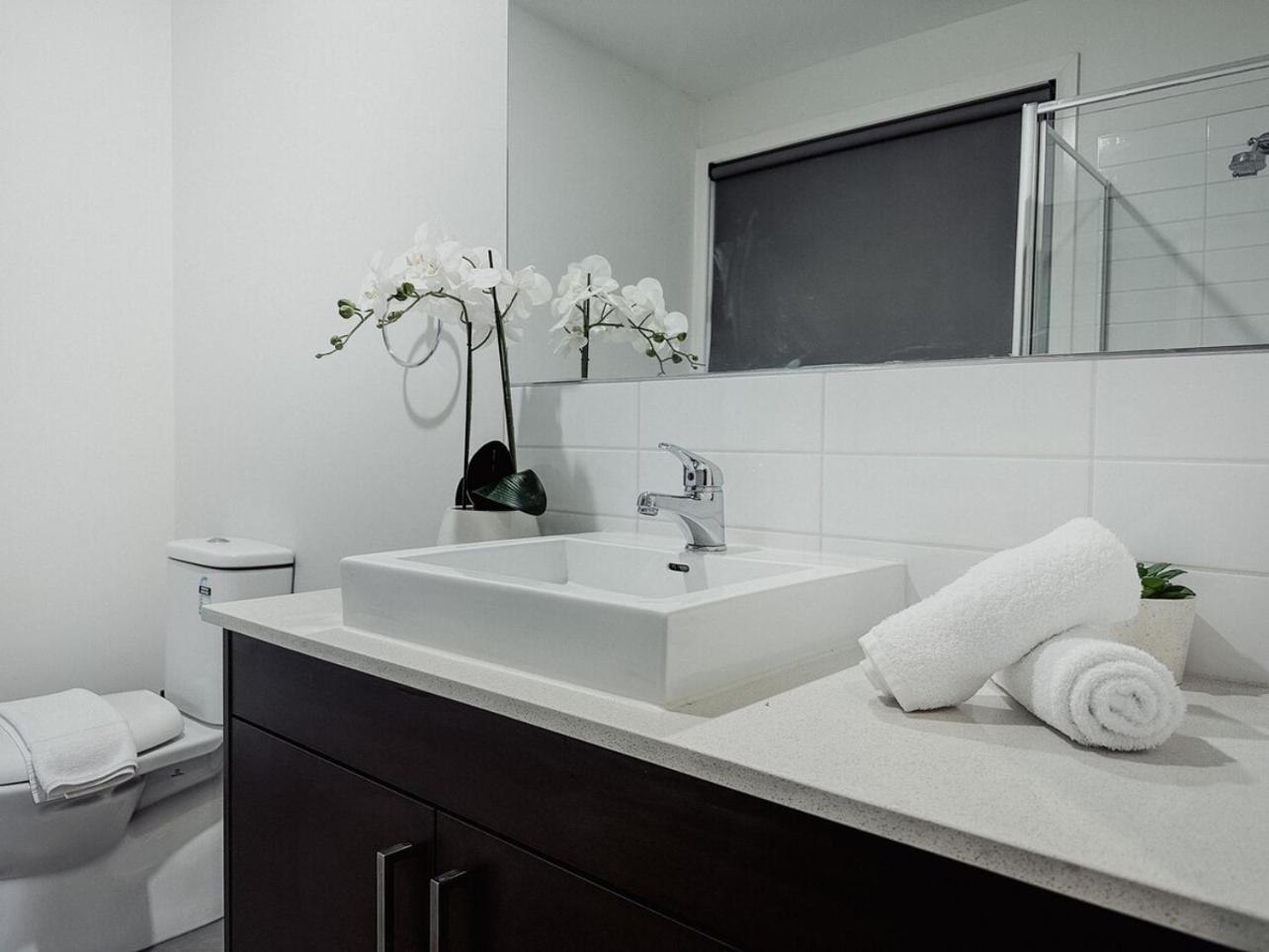 Glenroy 2BR1BA in Townhouse ParkingWi-FiBath