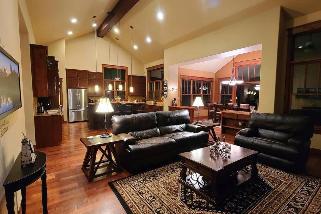 Low Tax Luxe Mountain Getaway by Aspen