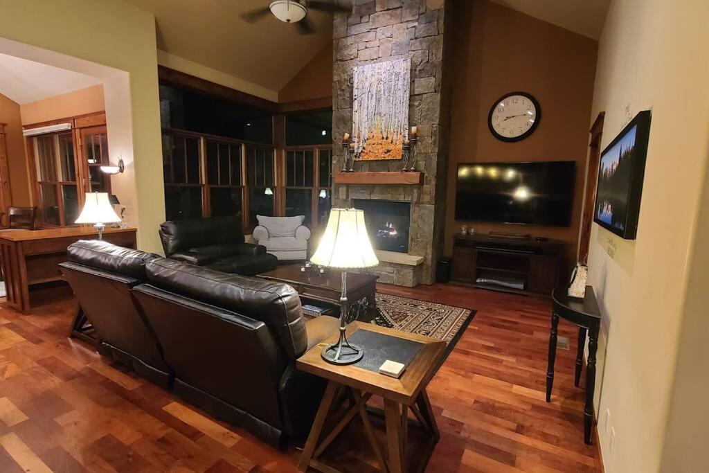 Low Tax Luxe Mountain Getaway by Aspen