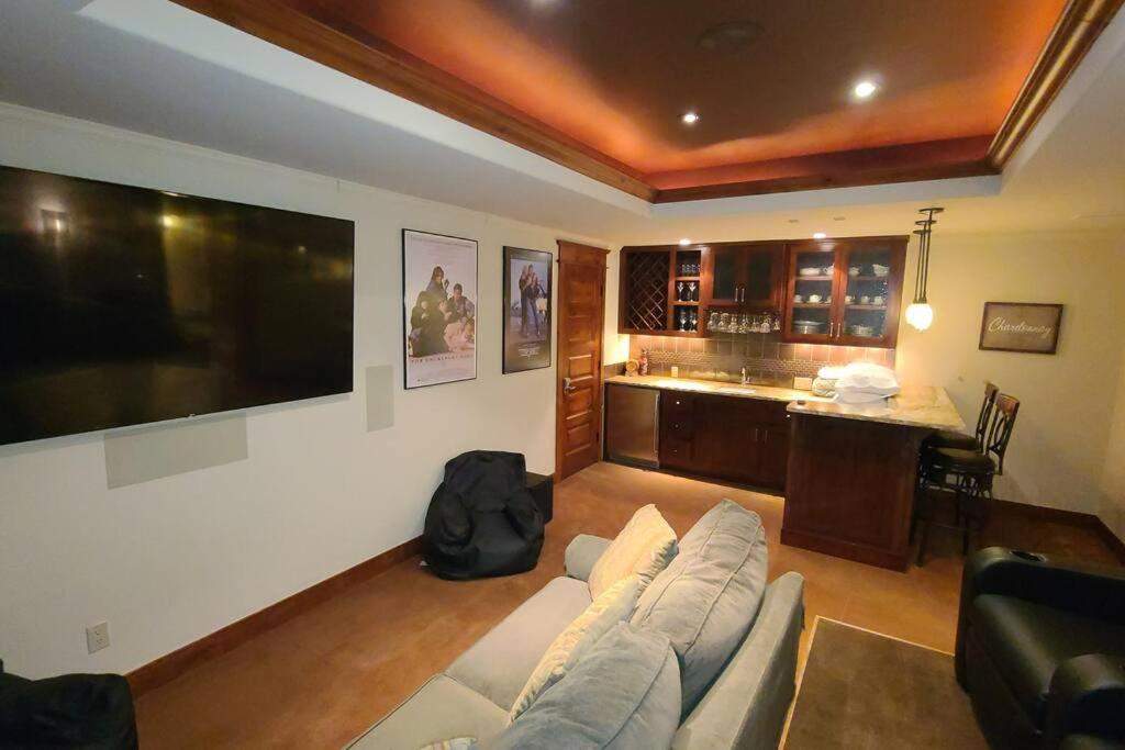 Low Tax Luxe Mountain Getaway by Aspen