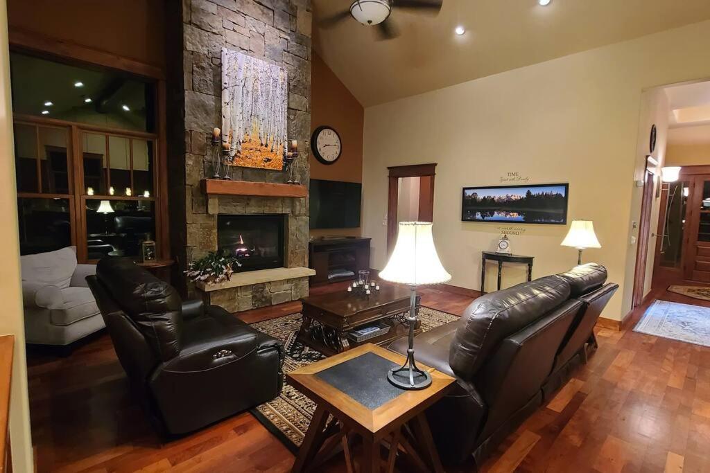 Low Tax Luxe Mountain Getaway by Aspen