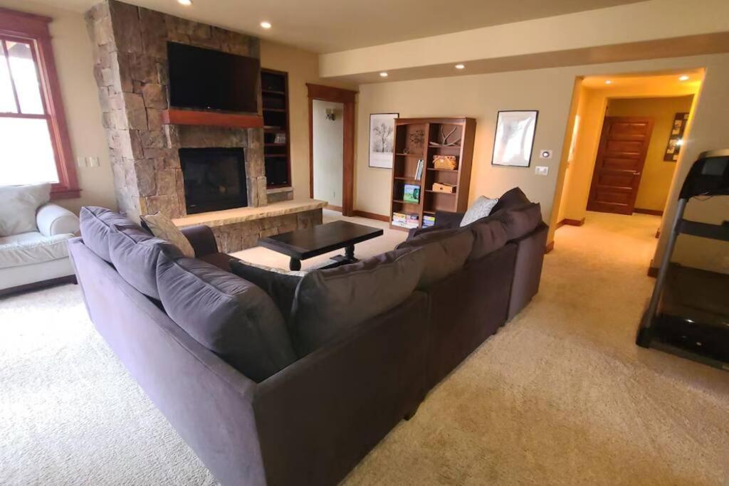 Low Tax Luxe Mountain Getaway by Aspen