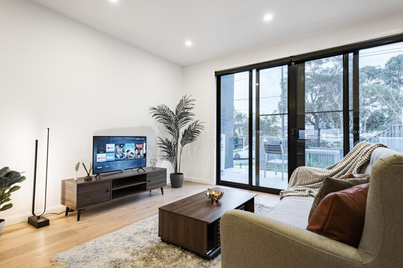Brand New Modern 3br2ba Townhouse Glen Waverley