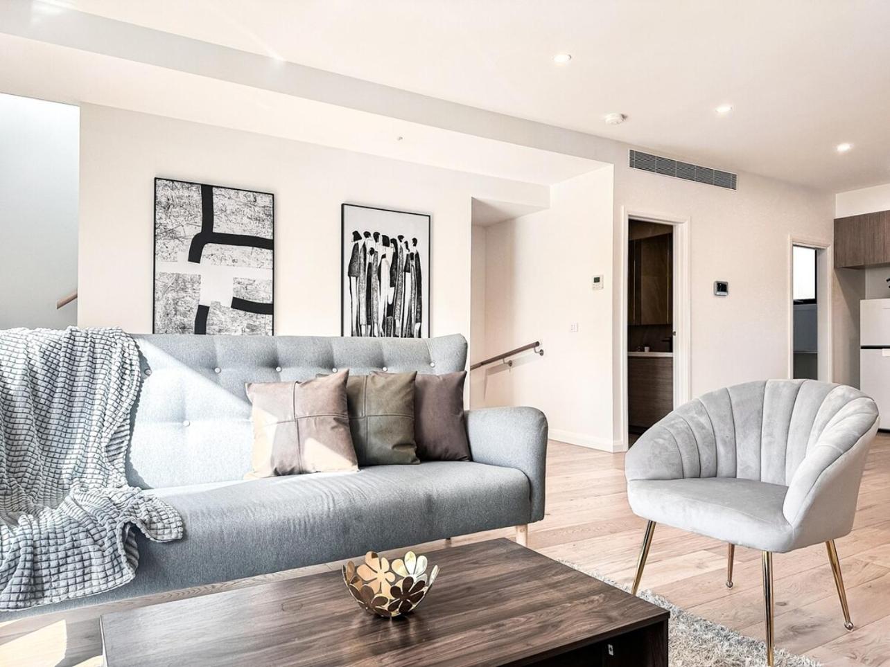 Brand New Modern 3br2ba Townhouse Glen Waverley
