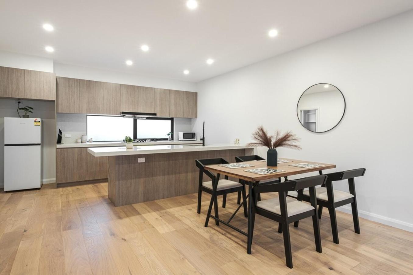 Brand New Modern 3br2ba Townhouse Glen Waverley