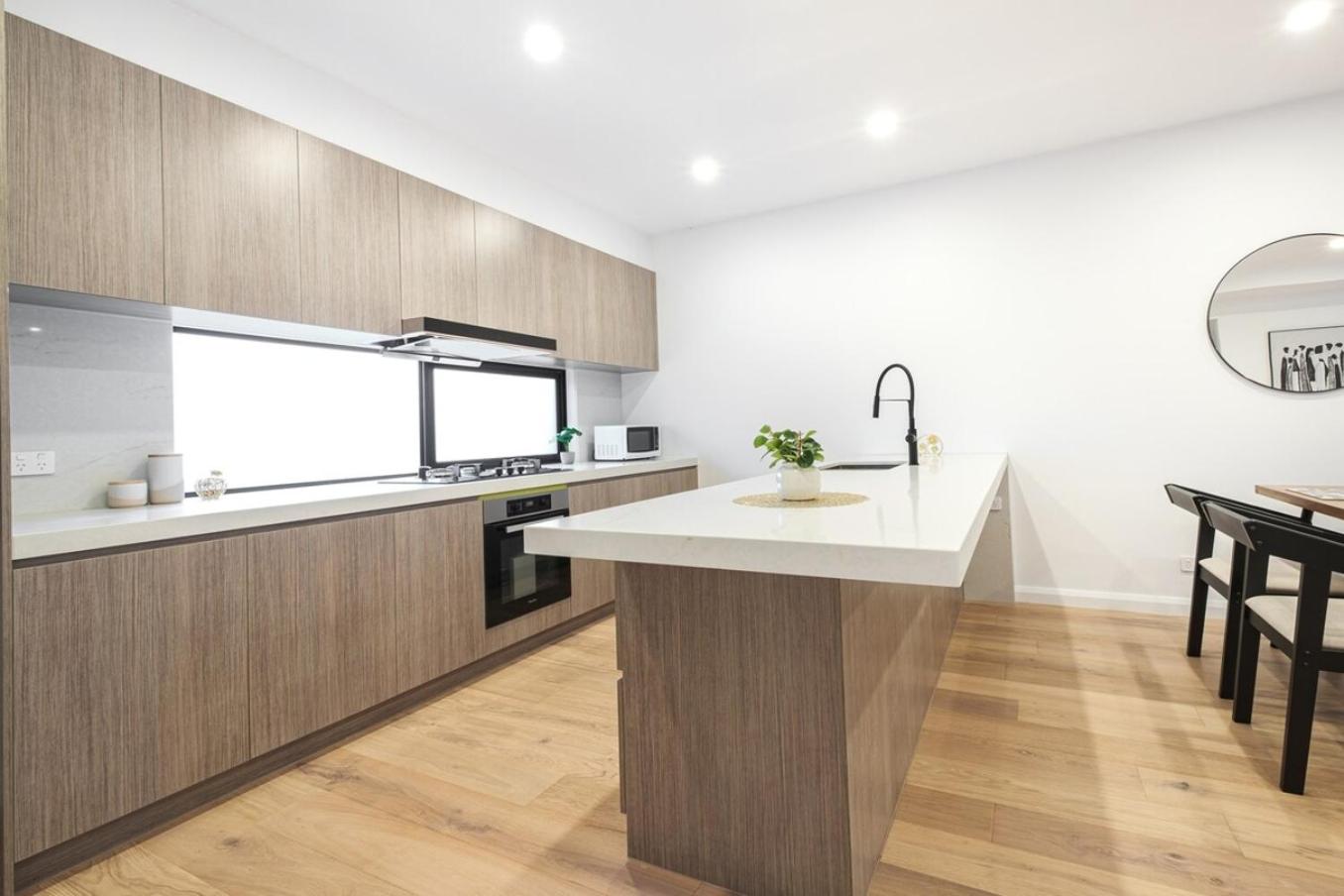Brand New Modern 3br2ba Townhouse Glen Waverley