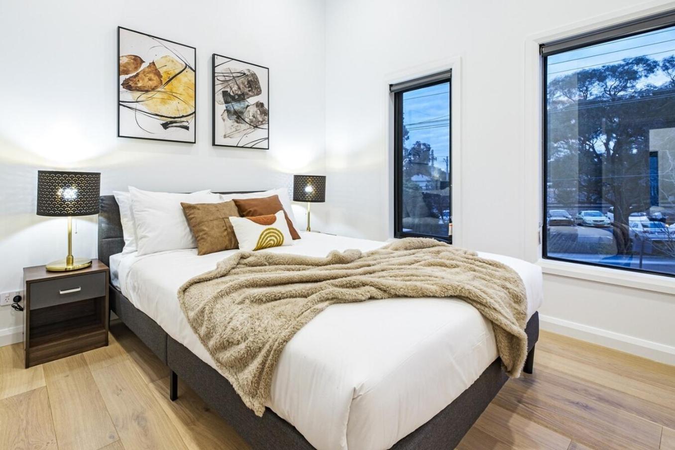 Brand New Modern 3br2ba Townhouse Glen Waverley