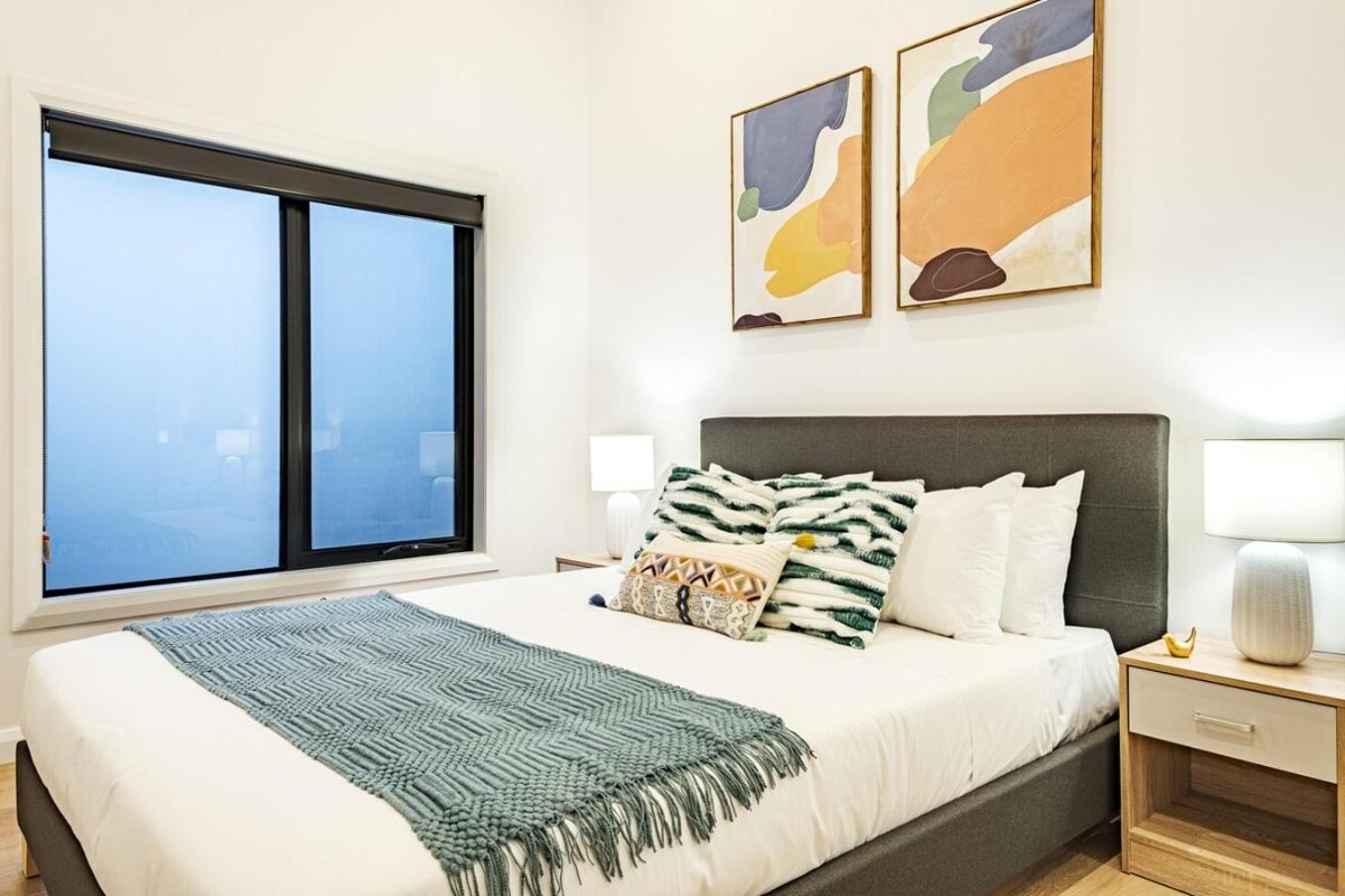 Brand New Modern 3br2ba Townhouse Glen Waverley