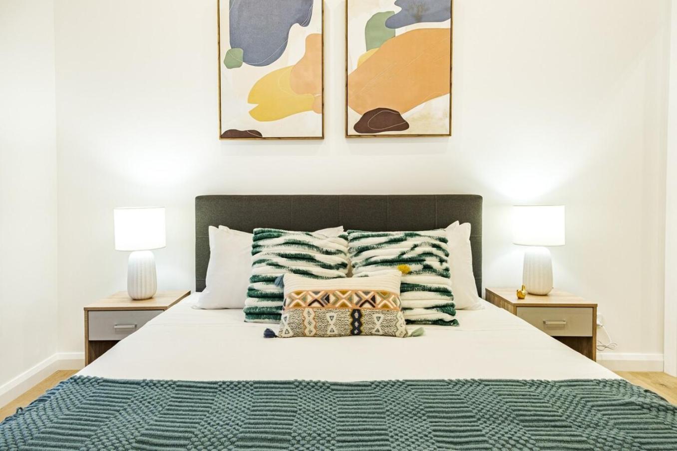 Brand New Modern 3br2ba Townhouse Glen Waverley