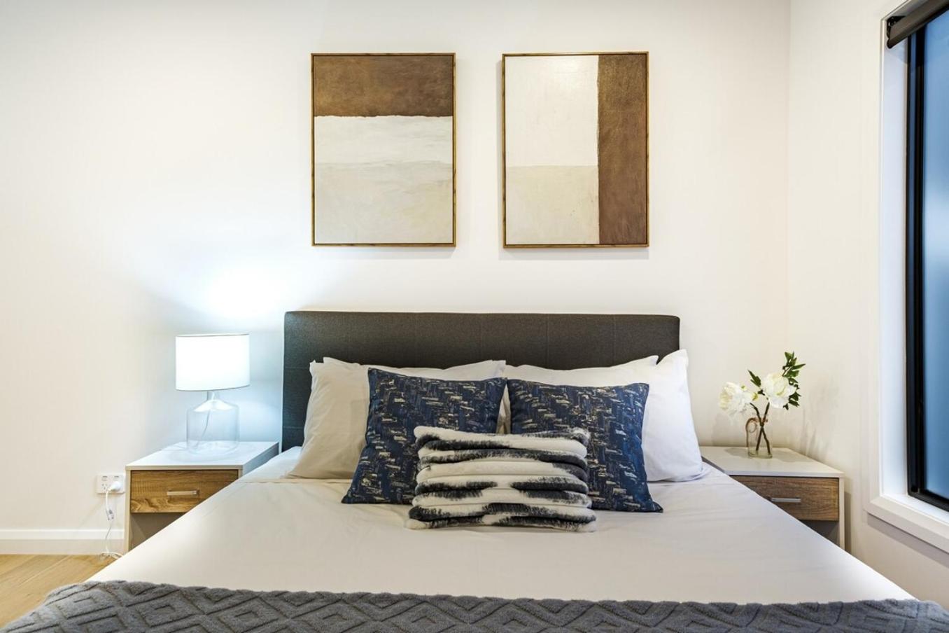 Brand New Modern 3br2ba Townhouse Glen Waverley