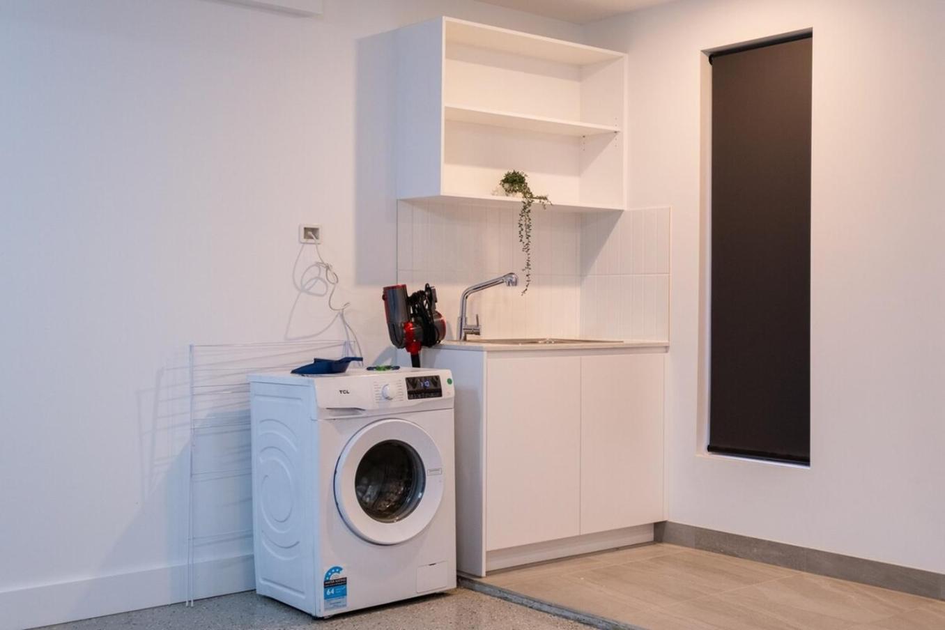 Brand New Modern 3br2ba Townhouse Glen Waverley