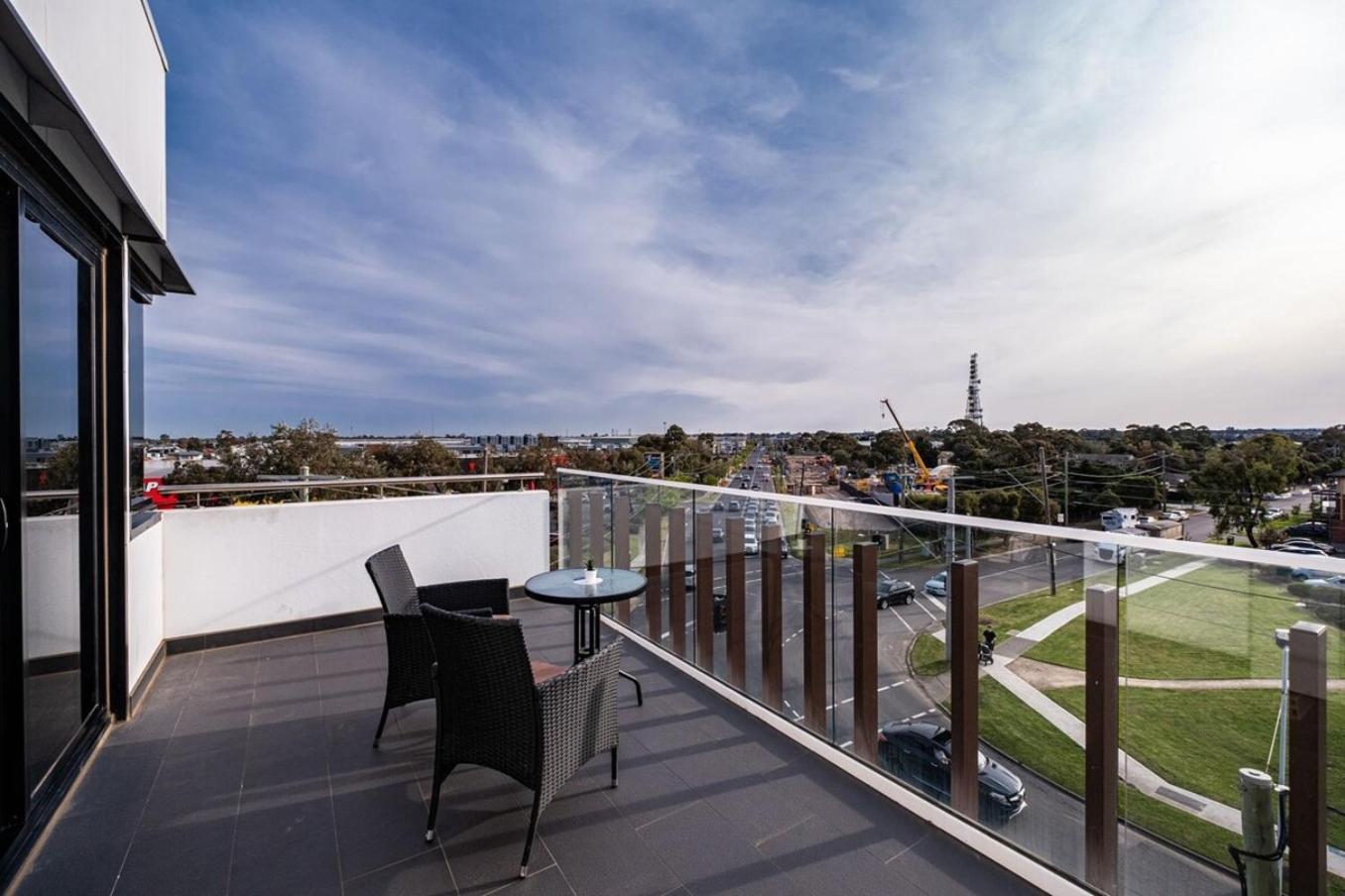 Stunning 2br Loft Maribyrnongfree Parkingbalcony