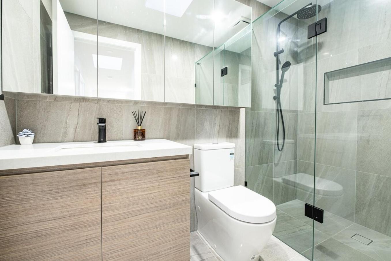 Brand New Modern 3br2ba Townhouse Glen Waverley