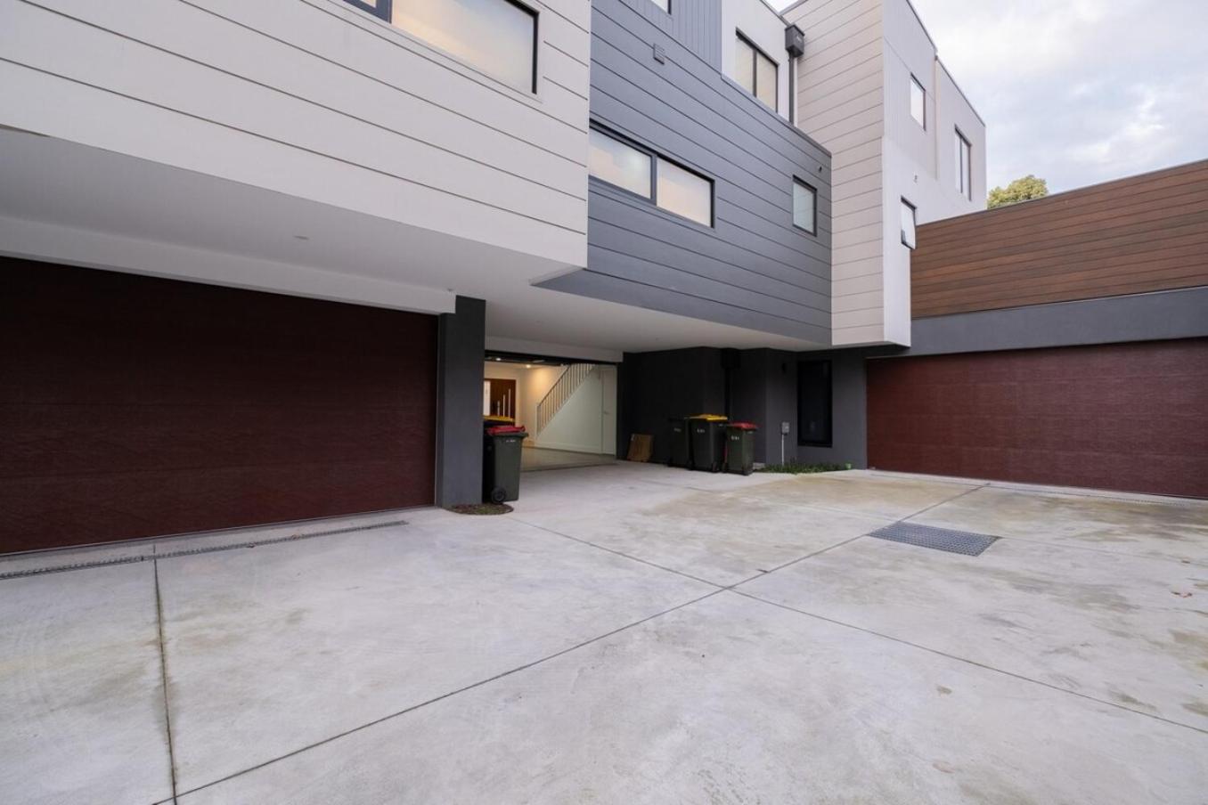 Brand New Modern 3br2ba Townhouse Glen Waverley