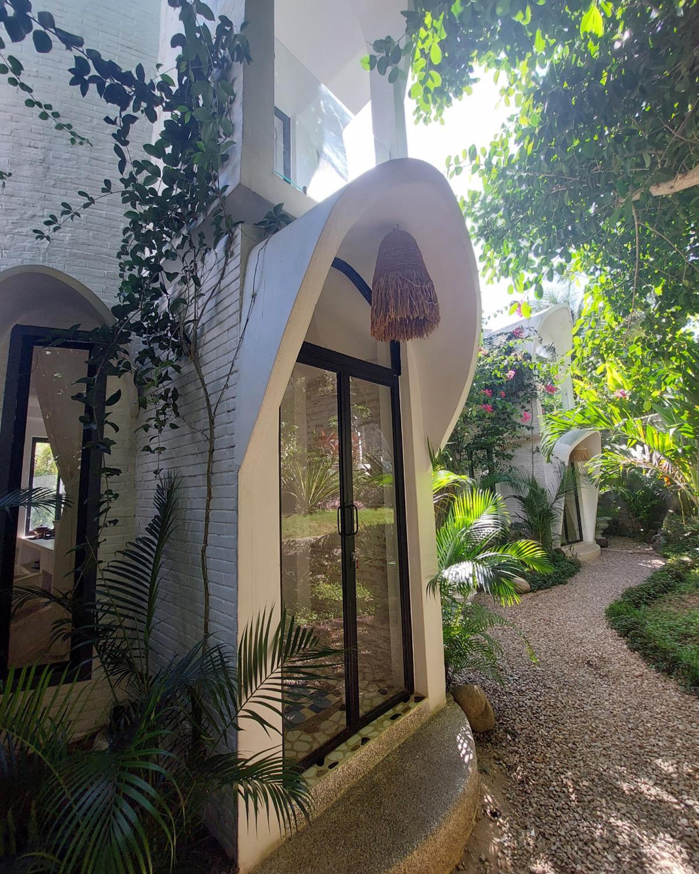 OMA WATU DOME VILLAS view 5