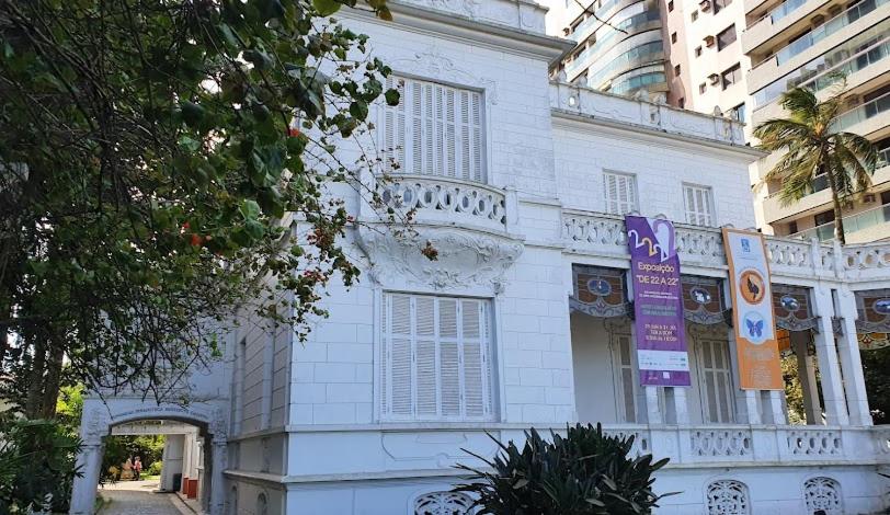 Apartamento em Santos no Gonzaga em frente a praia