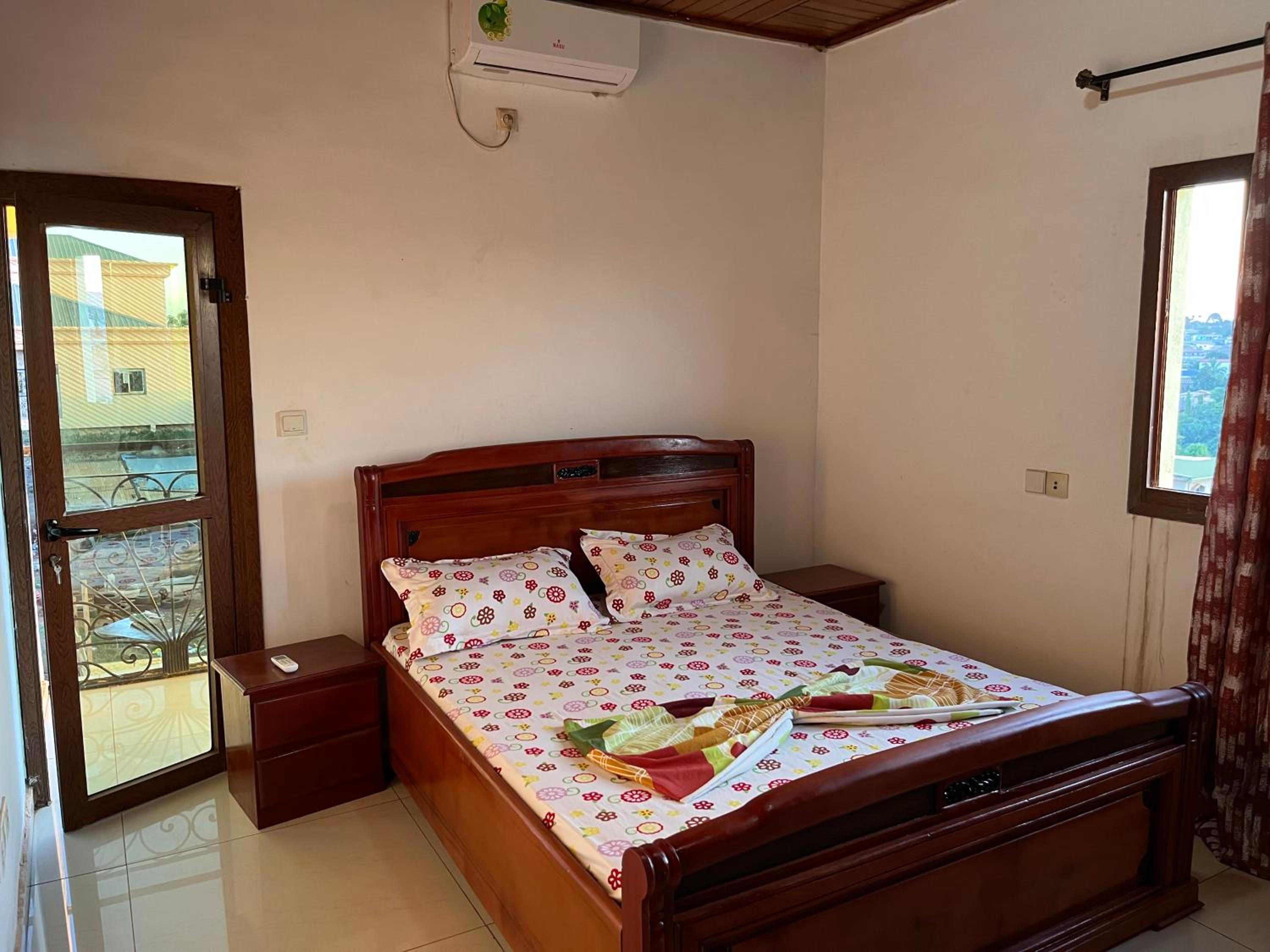 Appartement moderne de 120m2 , doté de caméras de surveying et situé à MAETUR NKOMO, un quartier résidentiel