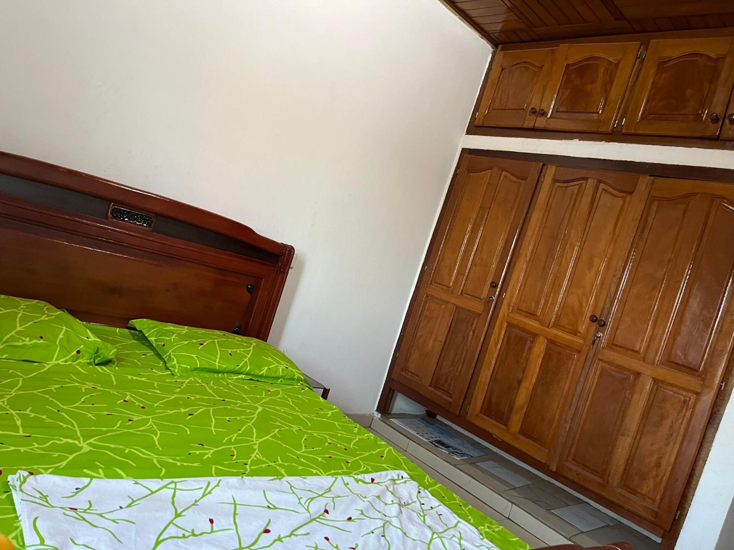 Appartement moderne de 120m2 , doté de caméras de surveying et situé à MAETUR NKOMO, un quartier résidentiel
