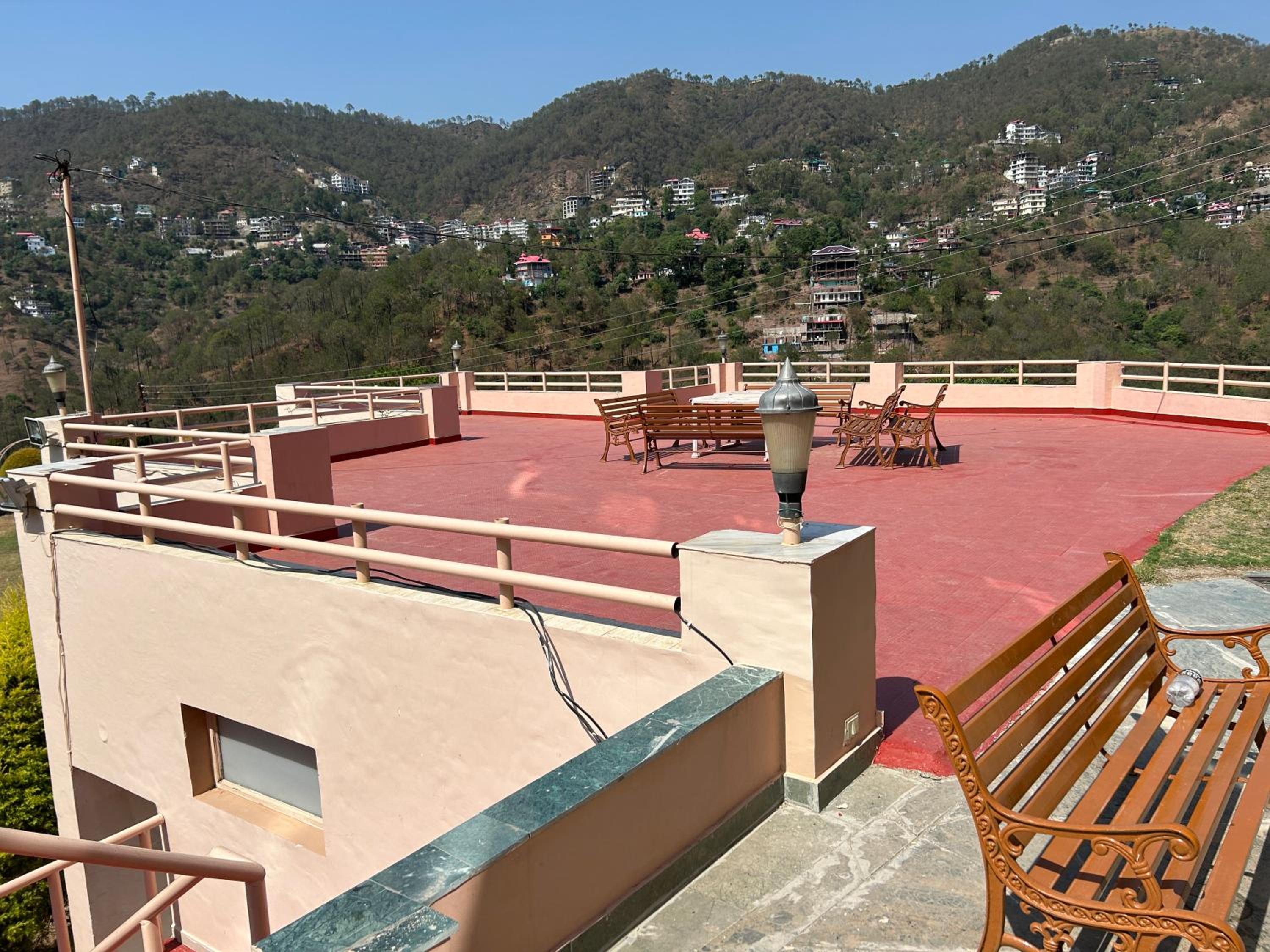 Couple friendly Deluxe Rooms Kasauli Hills Kumarhatti