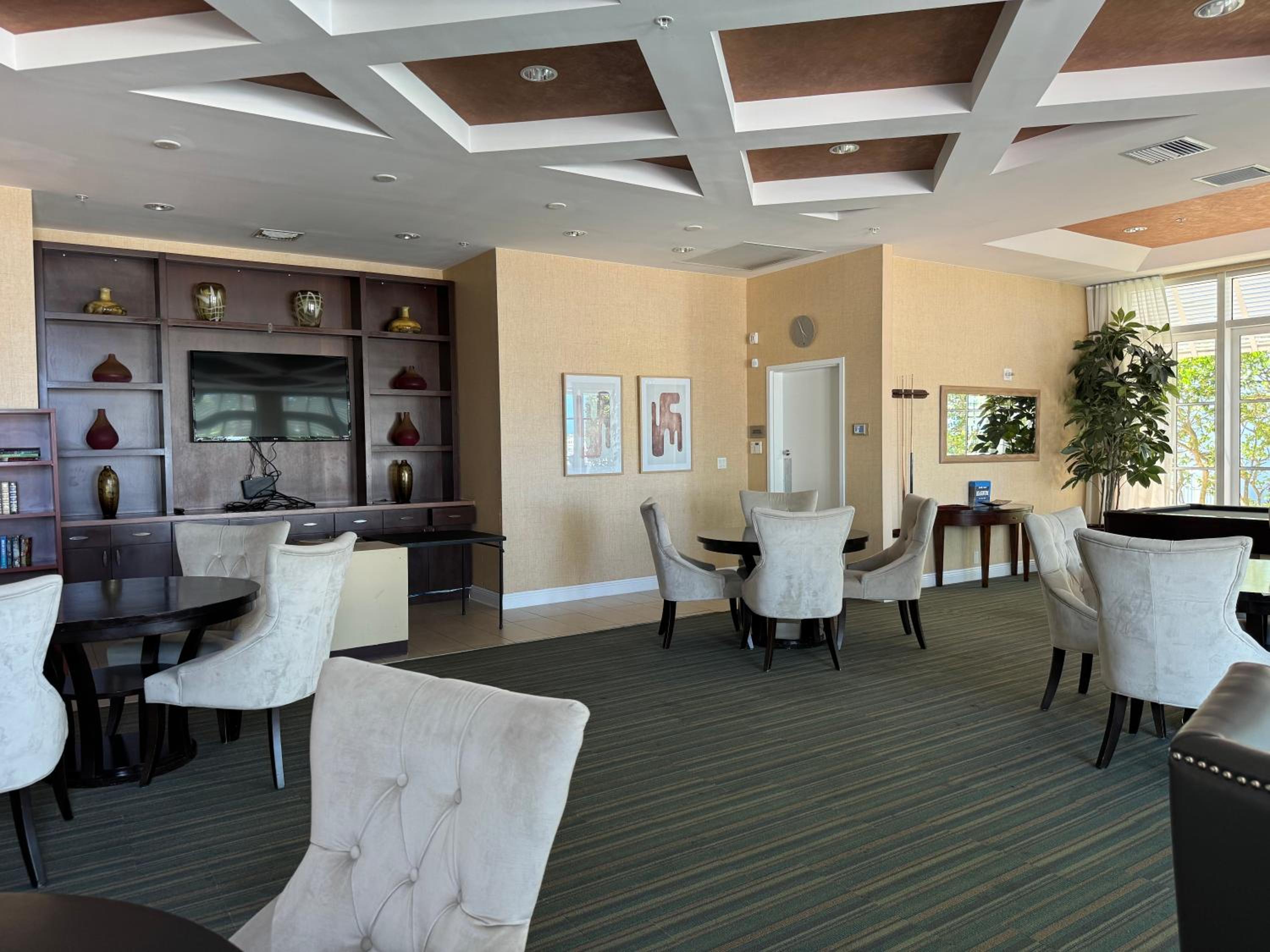 Luxury Oasis Suite