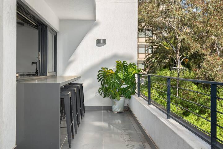 Lovely Sea View Duplex Sea Point